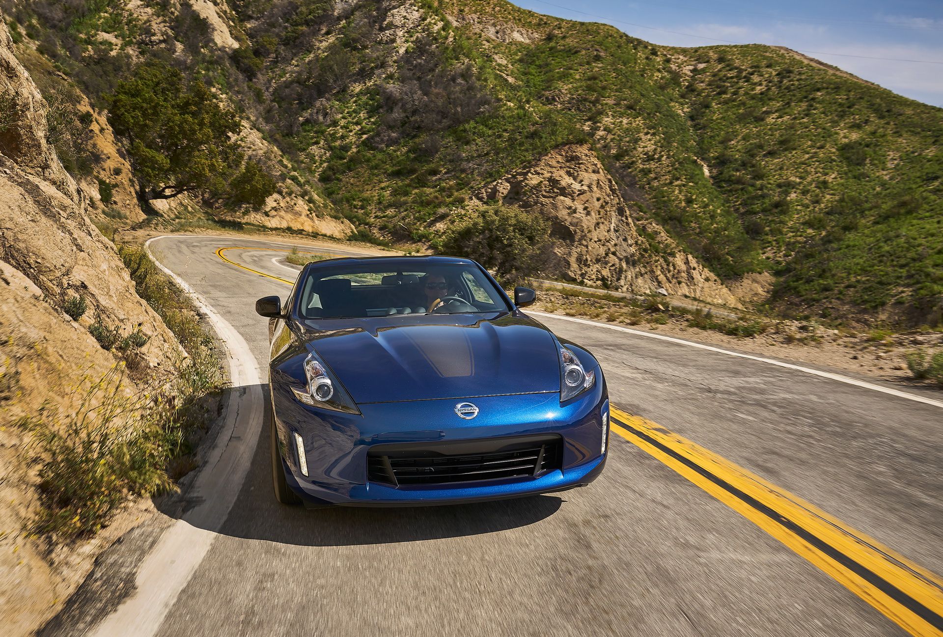 2019-nissan-370z-9 2019 Nissan 370Z Soldiers On From $29,990 With Two New Colors For The Heritage Edition