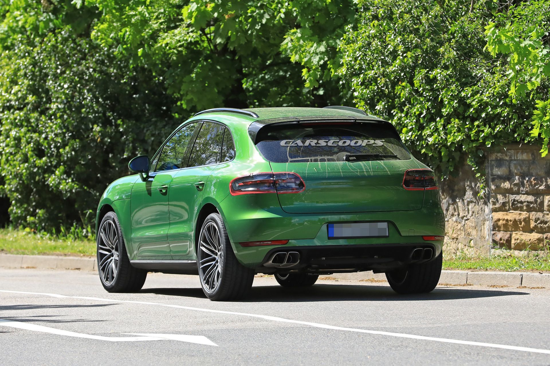2019-porsche-macan-facelift-spied-undisguised-12 2019 Porsche Macan Facelift To Get Significant Power Boost, Base Model Could Have 300 HP