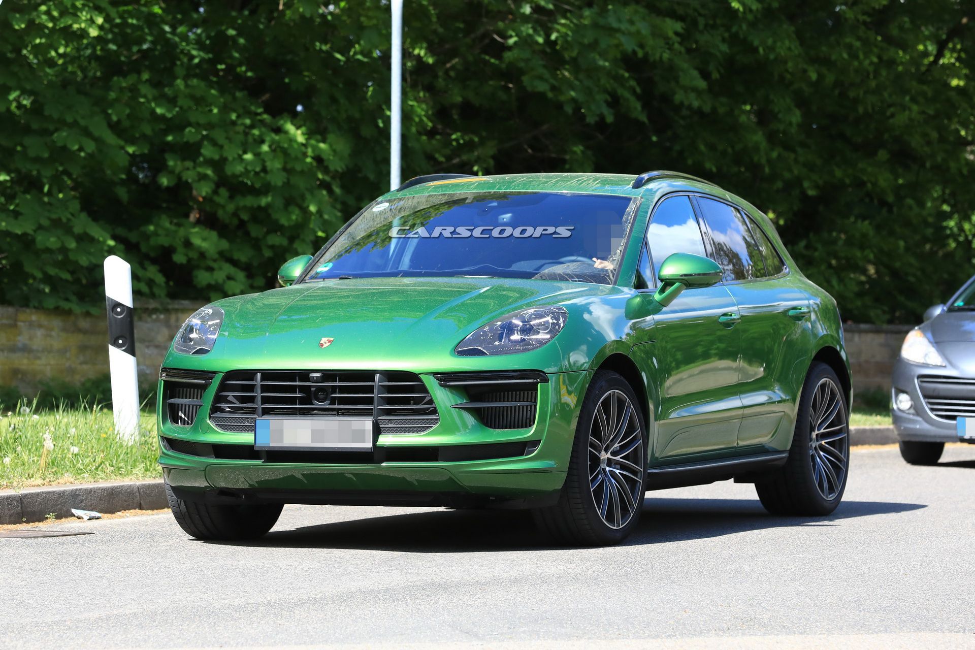 2019-porsche-macan-facelift-spied-undisguised-2 2019 Porsche Macan Facelift To Get Significant Power Boost, Base Model Could Have 300 HP