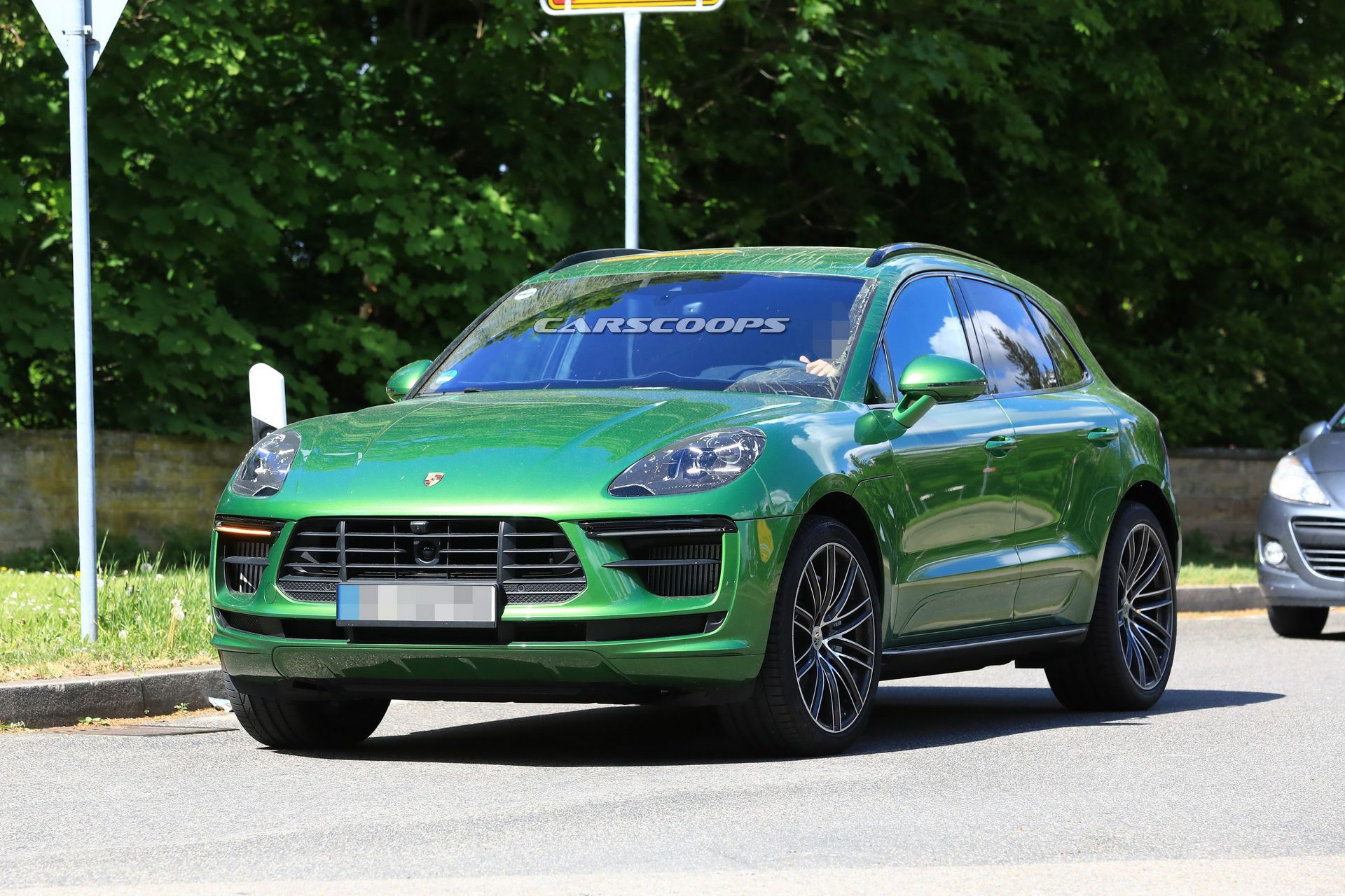 2019-porsche-macan-facelift-spied-undisguised-3 2019 Porsche Macan Facelift To Get Significant Power Boost, Base Model Could Have 300 HP