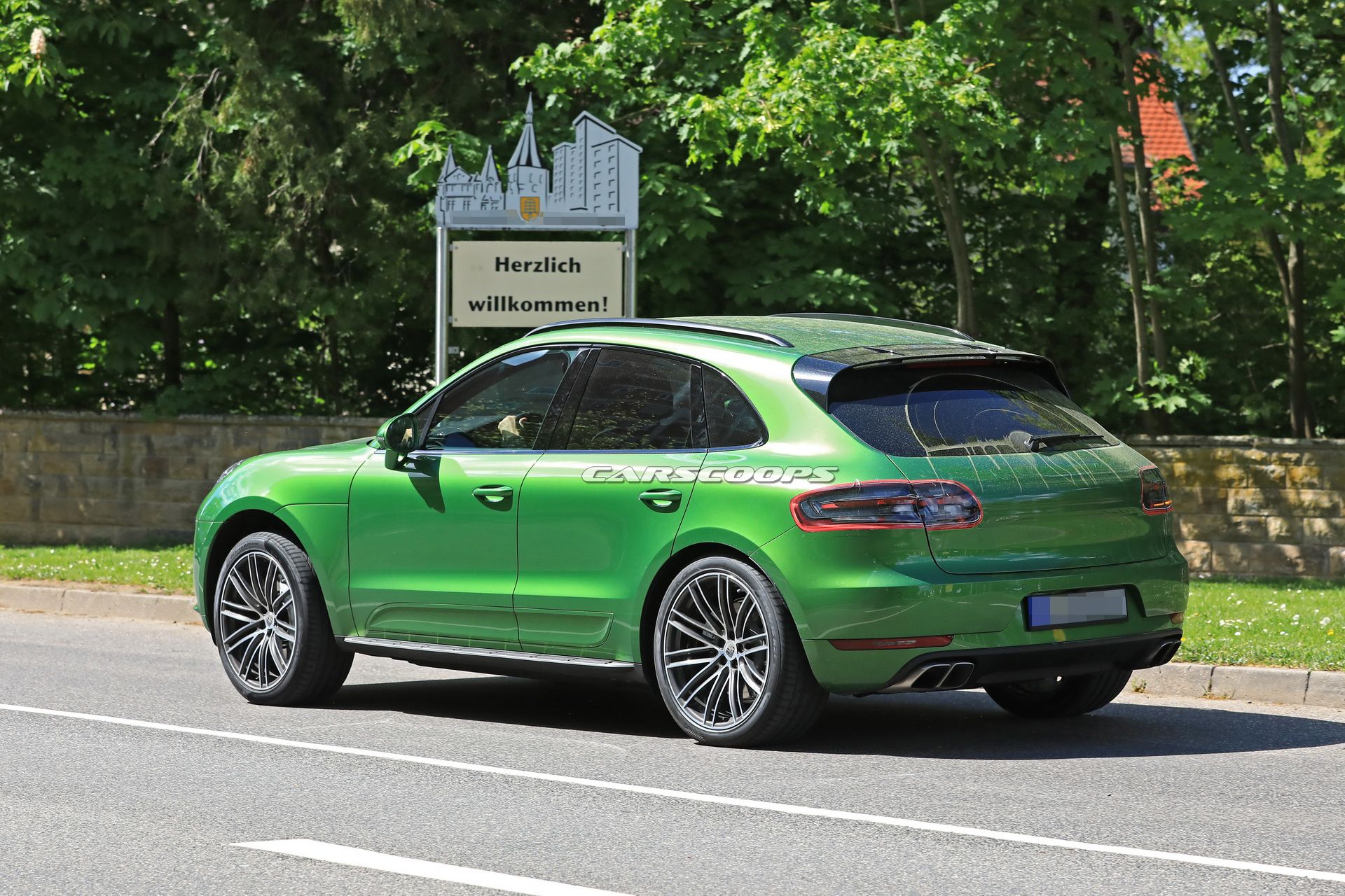 2019-porsche-macan-facelift-spied-undisguised-9 2019 Porsche Macan Facelift To Get Significant Power Boost, Base Model Could Have 300 HP