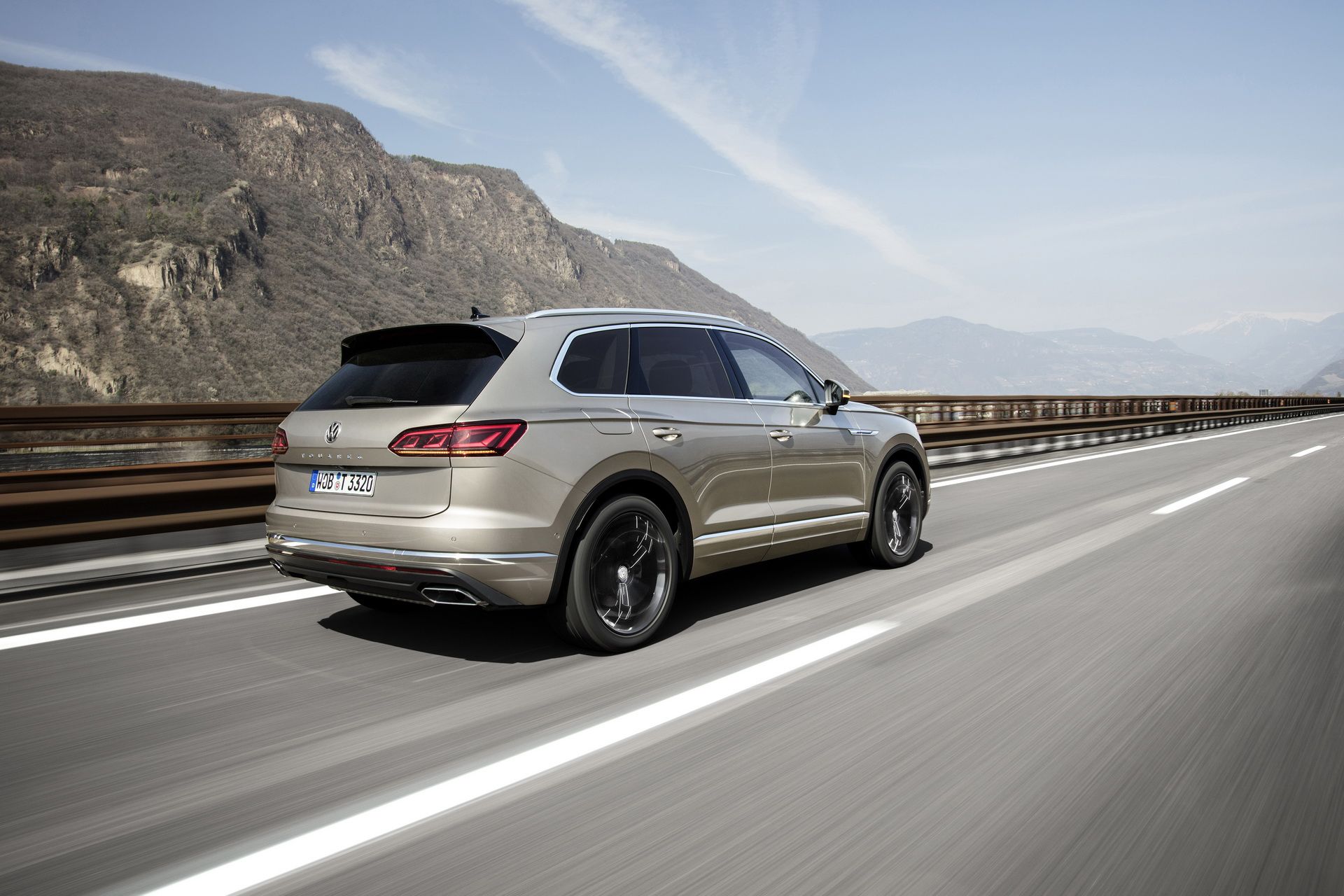 2019-volkswagen-touareg-15 Volkswagen Will Skip The 2018 Paris Auto Show, Claims Reports