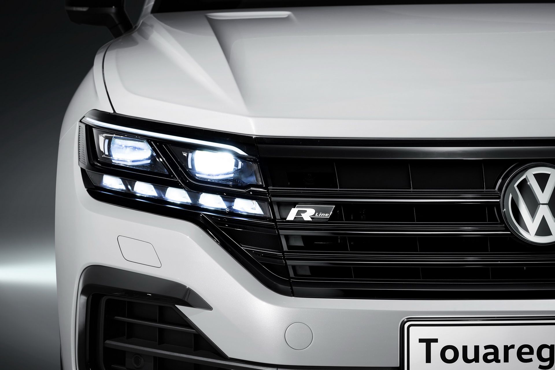 2019-volkswagen-touareg-19 Volkswagen Will Skip The 2018 Paris Auto Show, Claims Reports