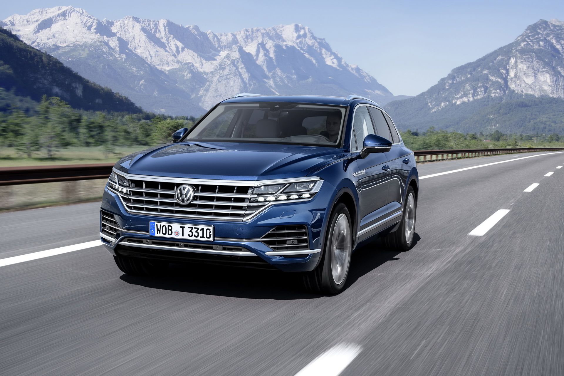 2019-volkswagen-touareg-5 Volkswagen Will Skip The 2018 Paris Auto Show, Claims Reports