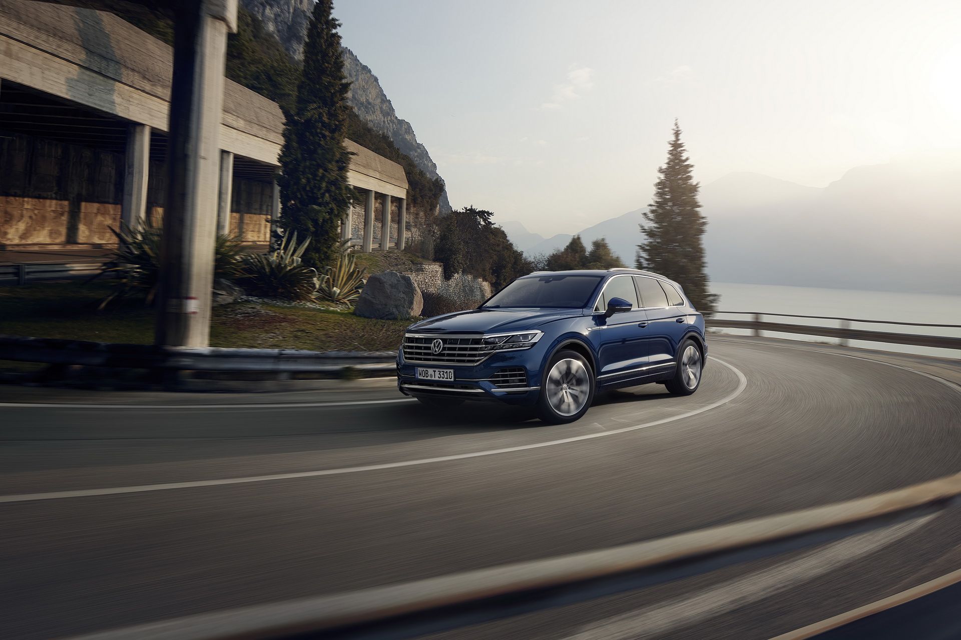 2019-volkswagen-touareg-6 Volkswagen Will Skip The 2018 Paris Auto Show, Claims Reports