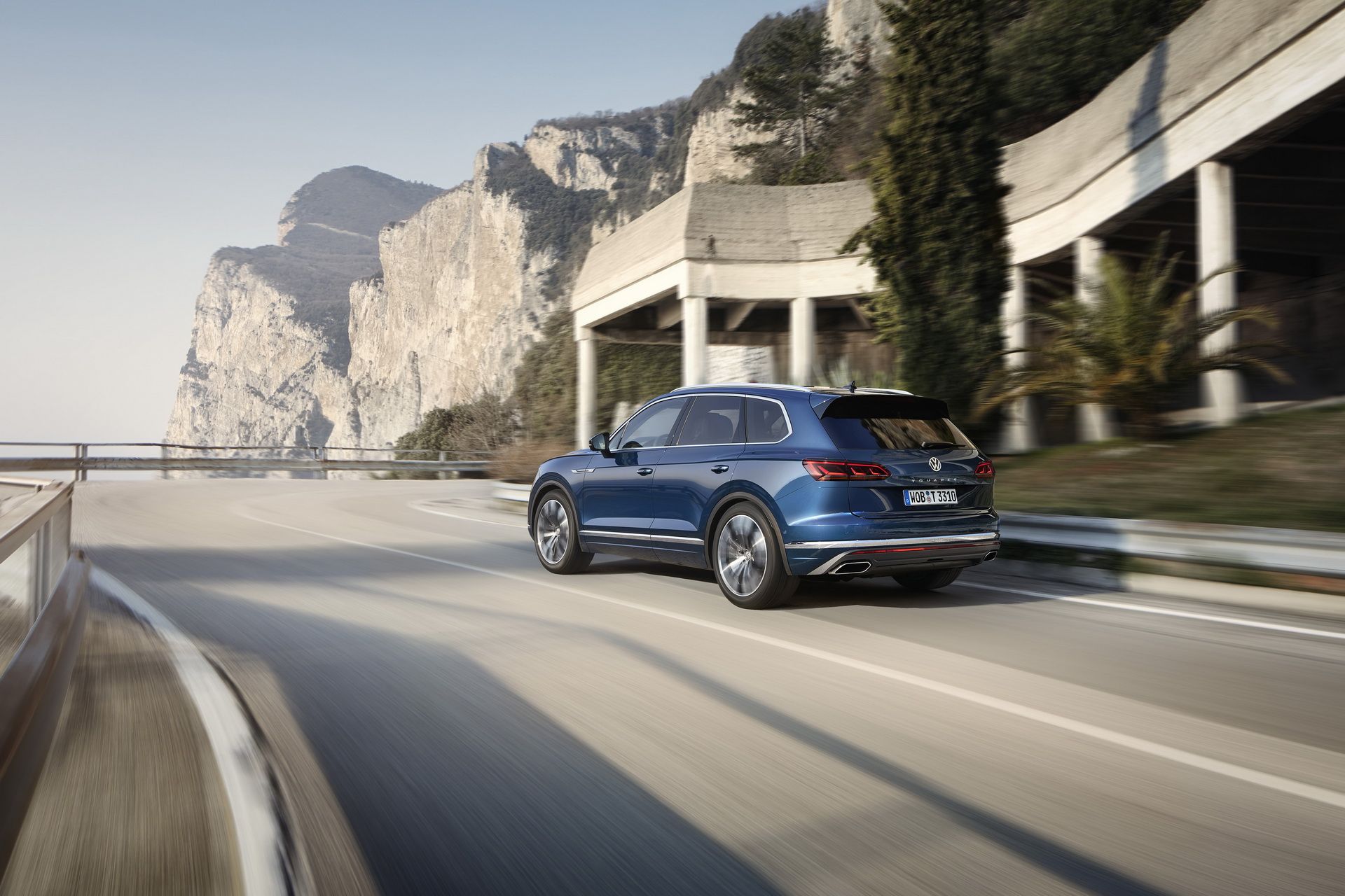 2019-volkswagen-touareg-8 Volkswagen Will Skip The 2018 Paris Auto Show, Claims Reports