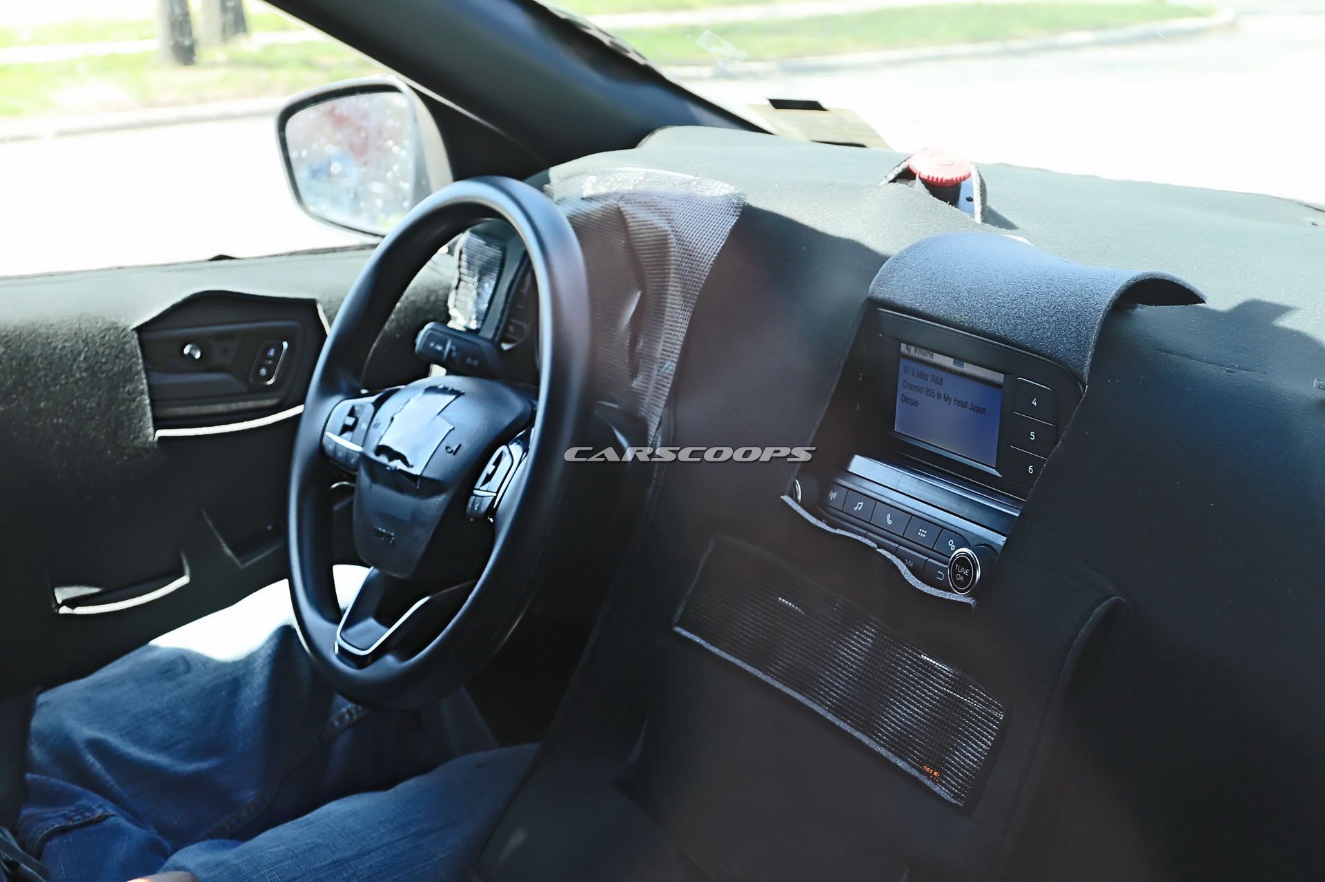 2020-ford-kuga-escape-spied-inside-out-15.jpg