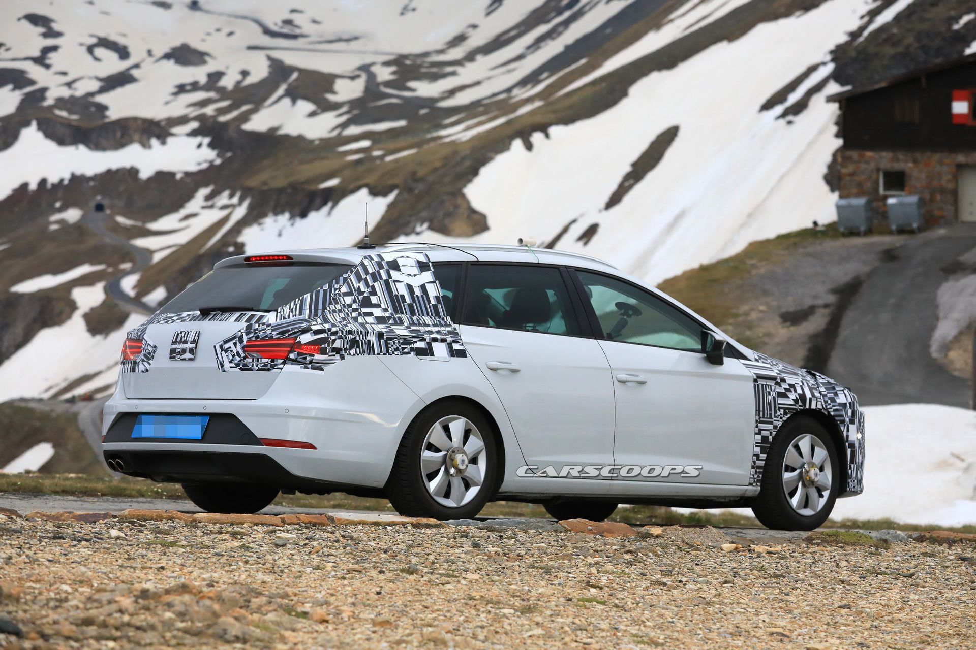 2020-seat-leon-mule-production-front-10 2019 Seat Leon Test Mule Spied With Production Front End