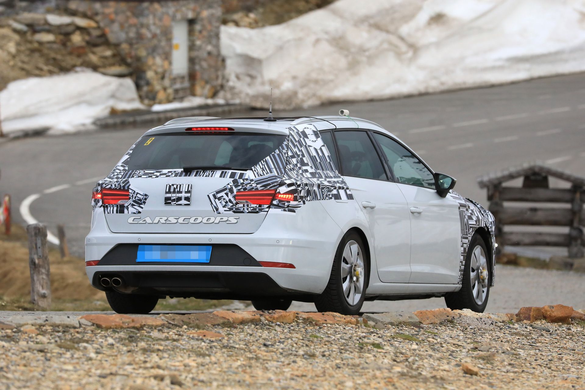 2020-seat-leon-mule-production-front-12 2019 Seat Leon Test Mule Spied With Production Front End