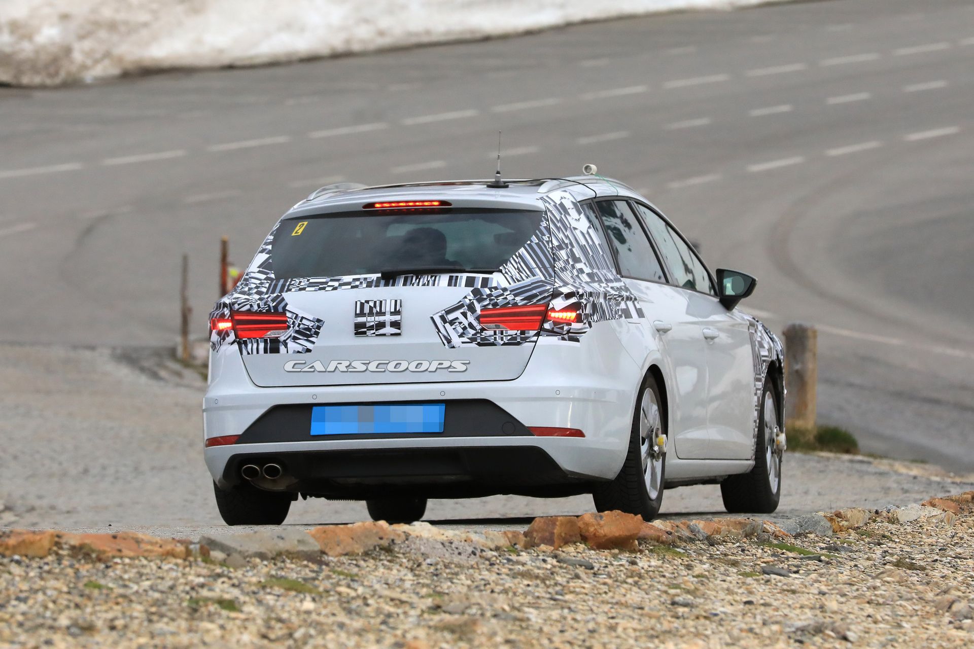 2020-seat-leon-mule-production-front-13 2019 Seat Leon Test Mule Spied With Production Front End
