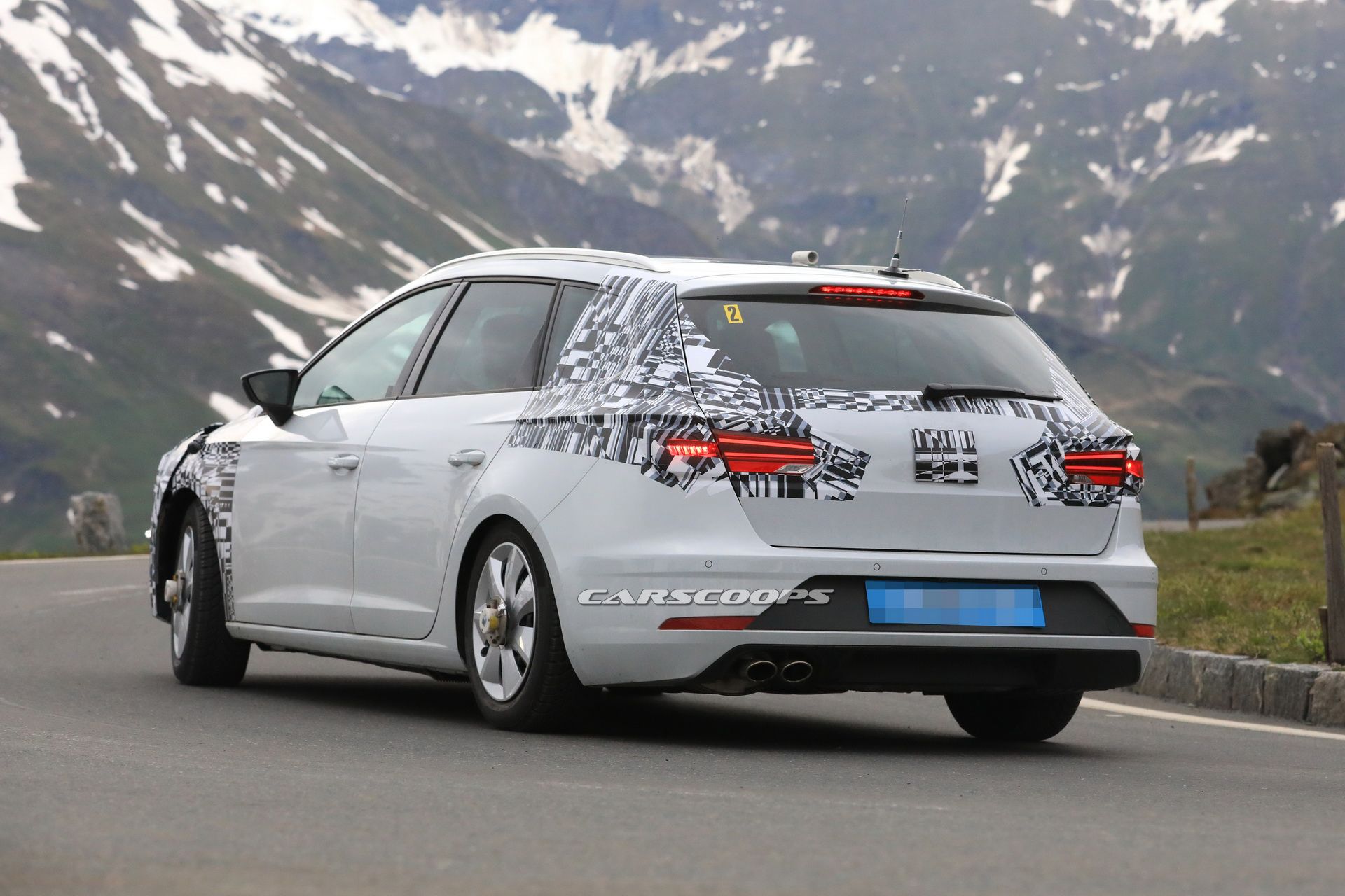 2020-seat-leon-mule-production-front-20 2019 Seat Leon Test Mule Spied With Production Front End