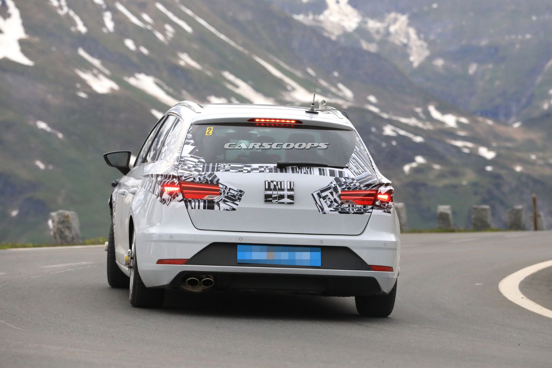 2020-seat-leon-mule-production-front-21 2019 Seat Leon Test Mule Spied With Production Front End