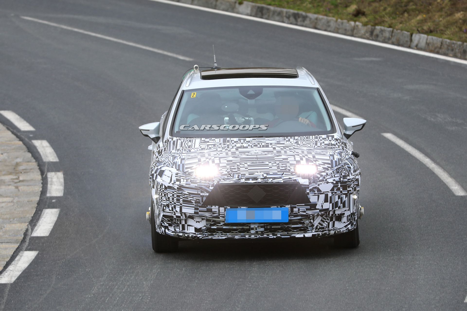 2020-seat-leon-mule-production-front-23 2019 Seat Leon Test Mule Spied With Production Front End