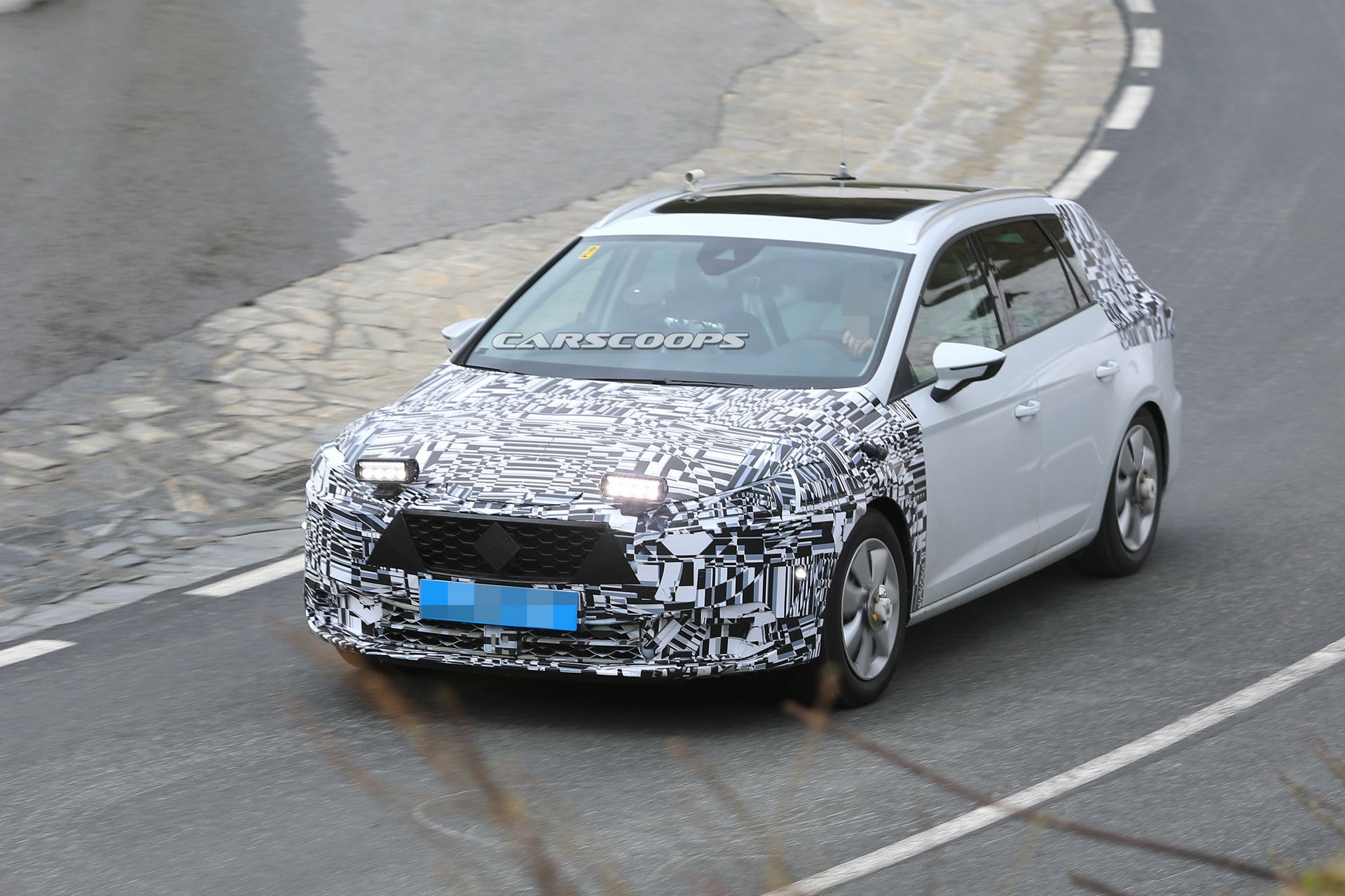 2020-seat-leon-mule-production-front-25 2019 Seat Leon Test Mule Spied With Production Front End