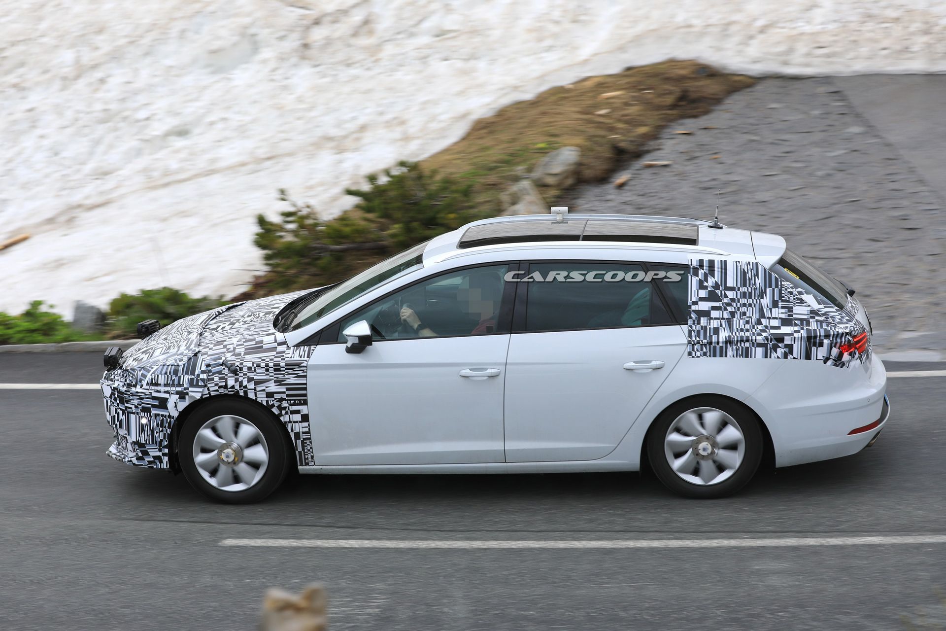 2020-seat-leon-mule-production-front-28 2019 Seat Leon Test Mule Spied With Production Front End