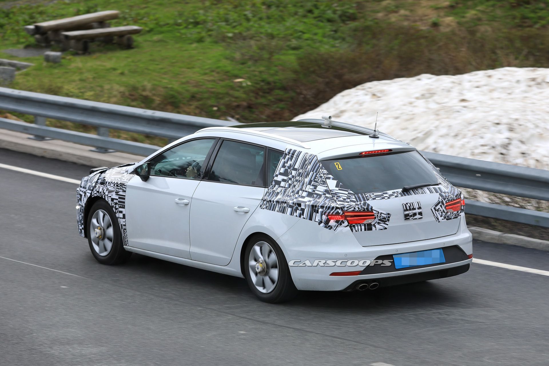 2020-seat-leon-mule-production-front-30 2019 Seat Leon Test Mule Spied With Production Front End