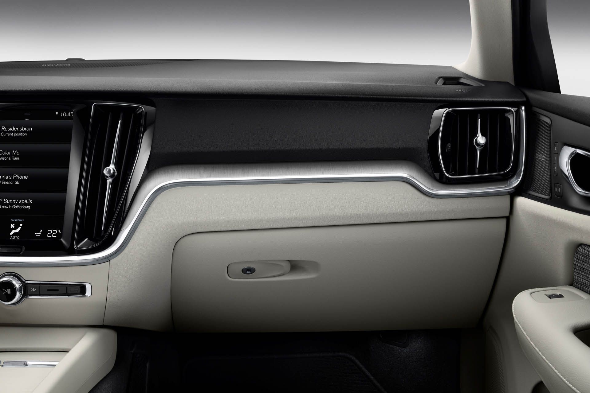 223528_New_Volvo_V60_interior Get Your 2019 Volvo V60 With Plaid Seats