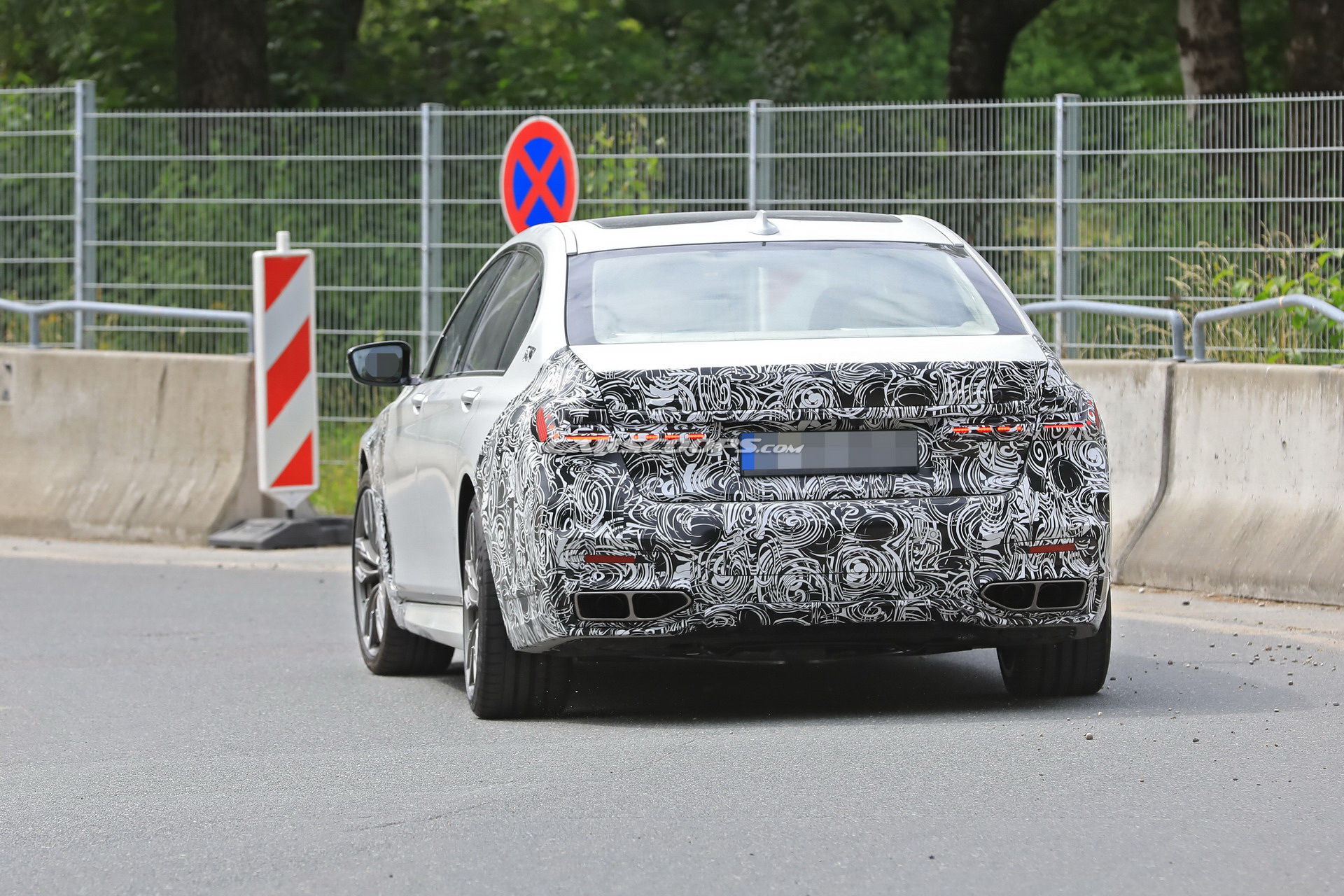 2019 BMW 7-Series 13 Facelifted 2019 BMW 7-Series Spied In Base And M760Li xDrive Forms