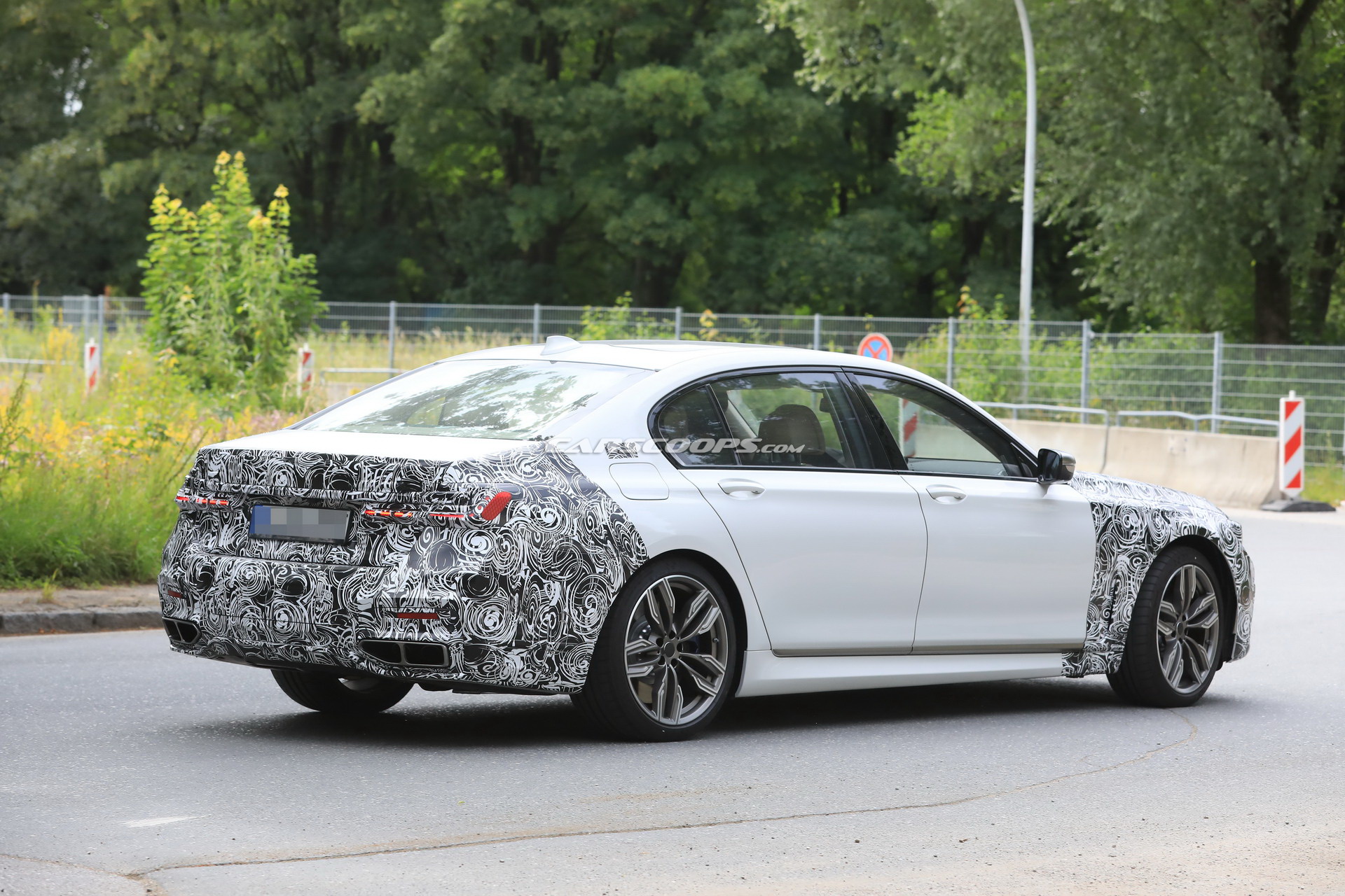 2019 BMW 7-Series 10 Facelifted 2019 BMW 7-Series Spied In Base And M760Li xDrive Forms