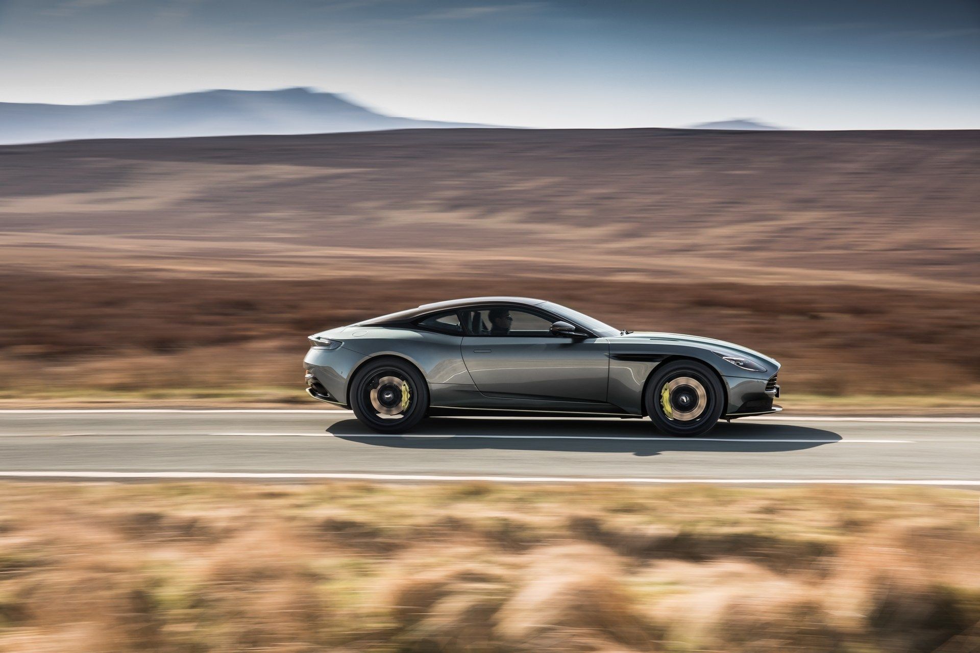 [Imagen: Aston-Martin-DB11-AMR-2.jpg]