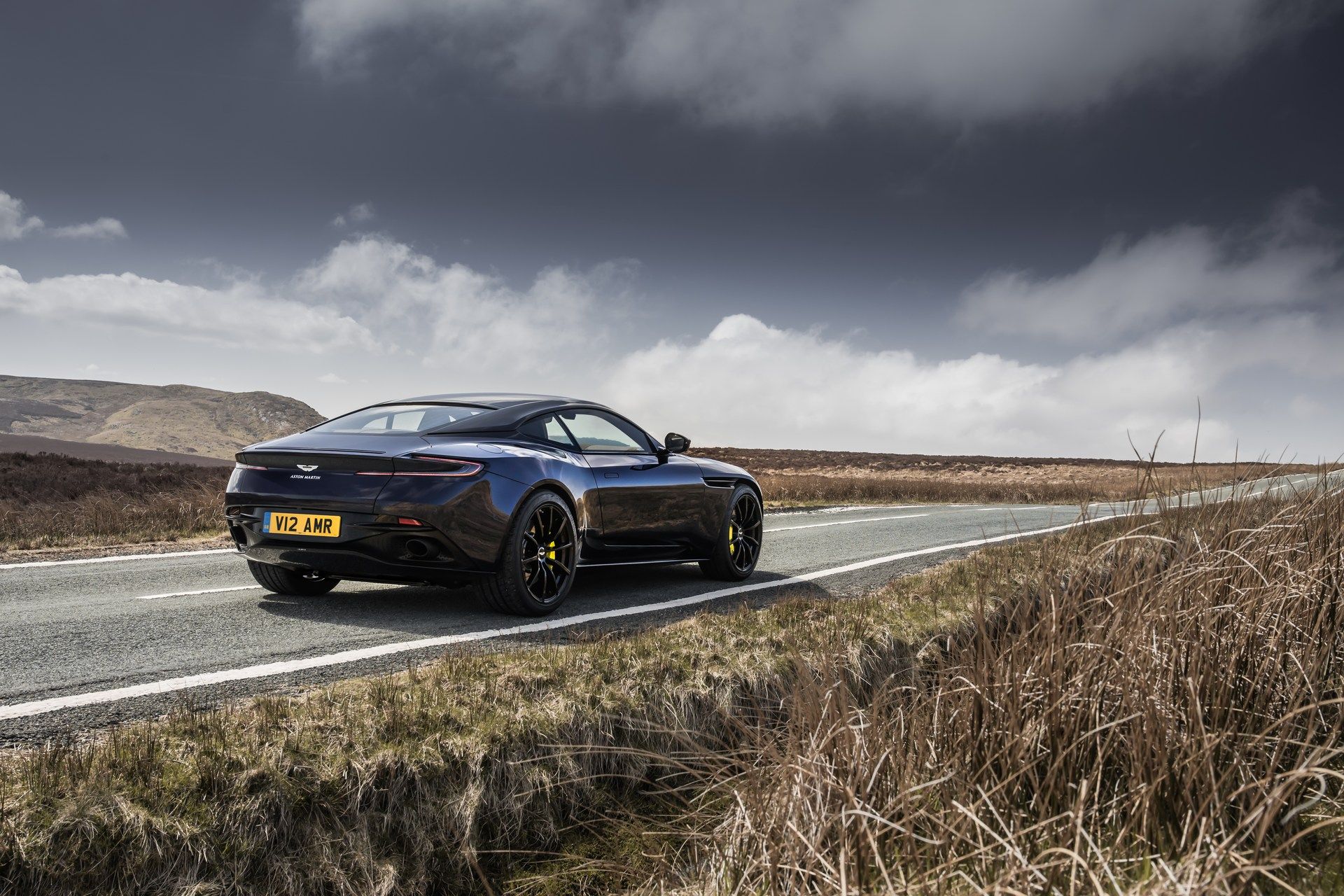 [Imagen: Aston-Martin-DB11-AMR-26.jpg]