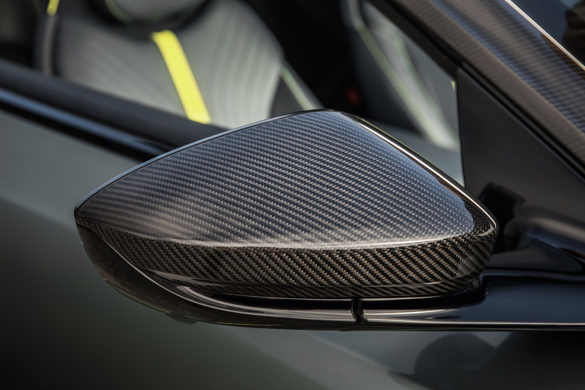 Aston-Martin-DB11-AMR-9 Aston Martin DB11 AMR Debuts With 630 HP And 208 MPH Top Speed