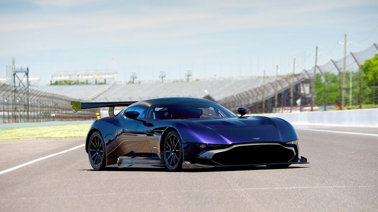 Aston-Martin-Vulcan-Le-Mans-1 Aston Martin Vulcan Will Race At Le Mans – Well, Kind Of…