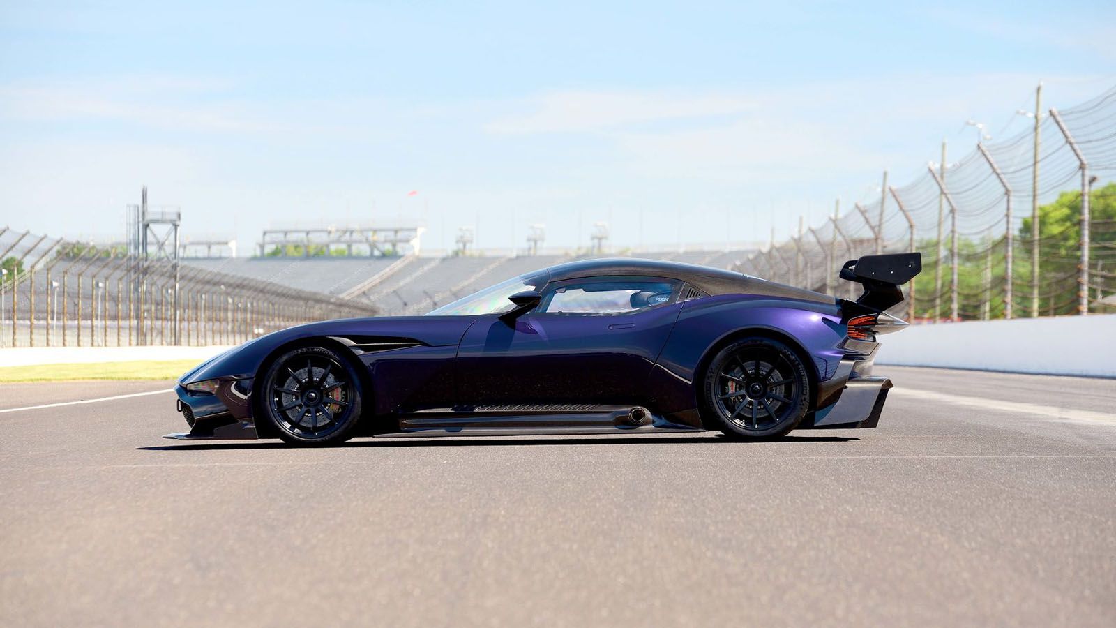 Aston-Martin-Vulcan-Le-Mans-3 Aston Martin Vulcan Will Race At Le Mans – Well, Kind Of…