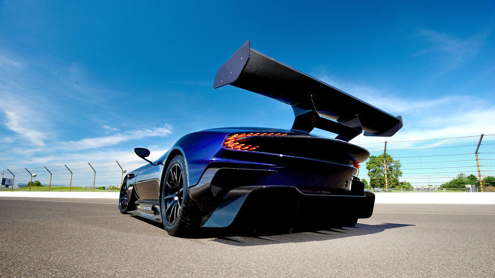 Aston-Martin-Vulcan-Le-Mans-6 Aston Martin Vulcan Will Race At Le Mans – Well, Kind Of…