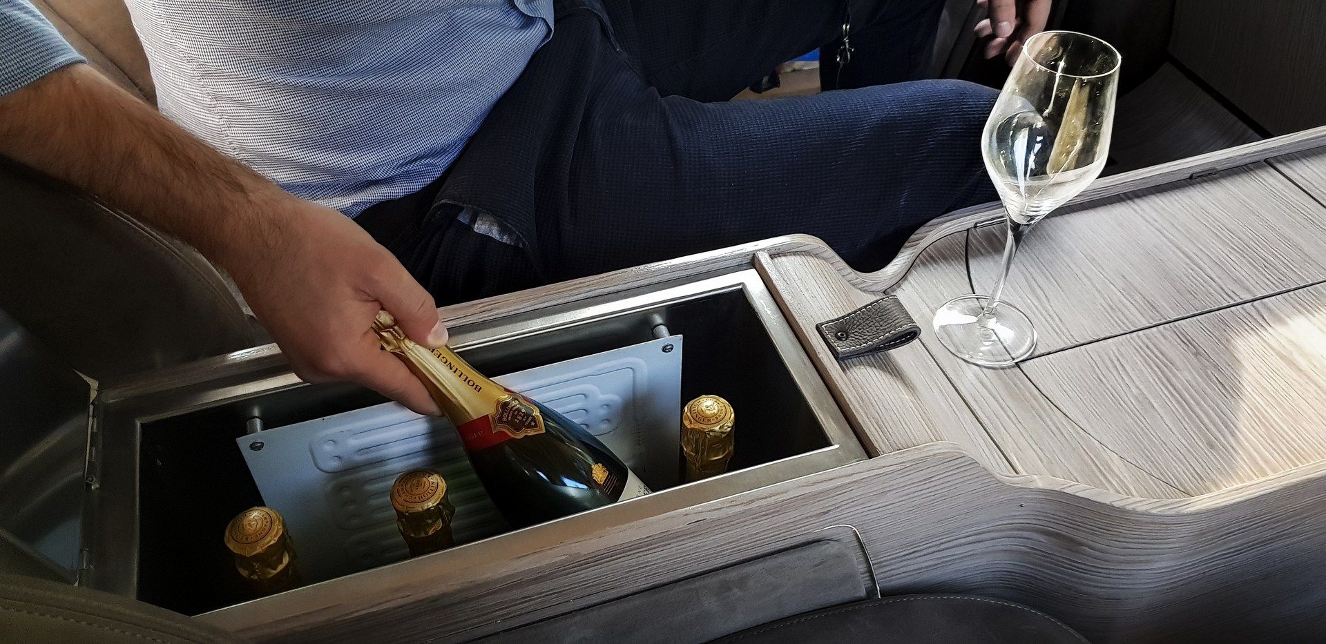 Aznom-Atulux-1 Aznom Atulux Is A $263k Coachbuilt RAM That Doesn’t Know If It’s A Truck, SUV Or Sedan