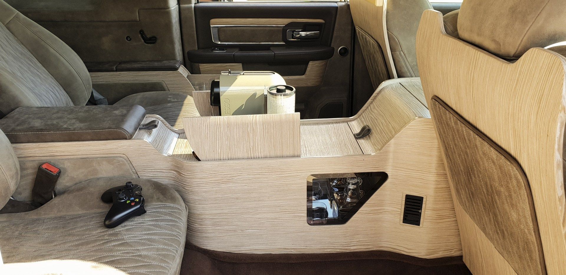 Aznom-Atulux-10 Aznom Atulux Is A $263k Coachbuilt RAM That Doesn’t Know If It’s A Truck, SUV Or Sedan