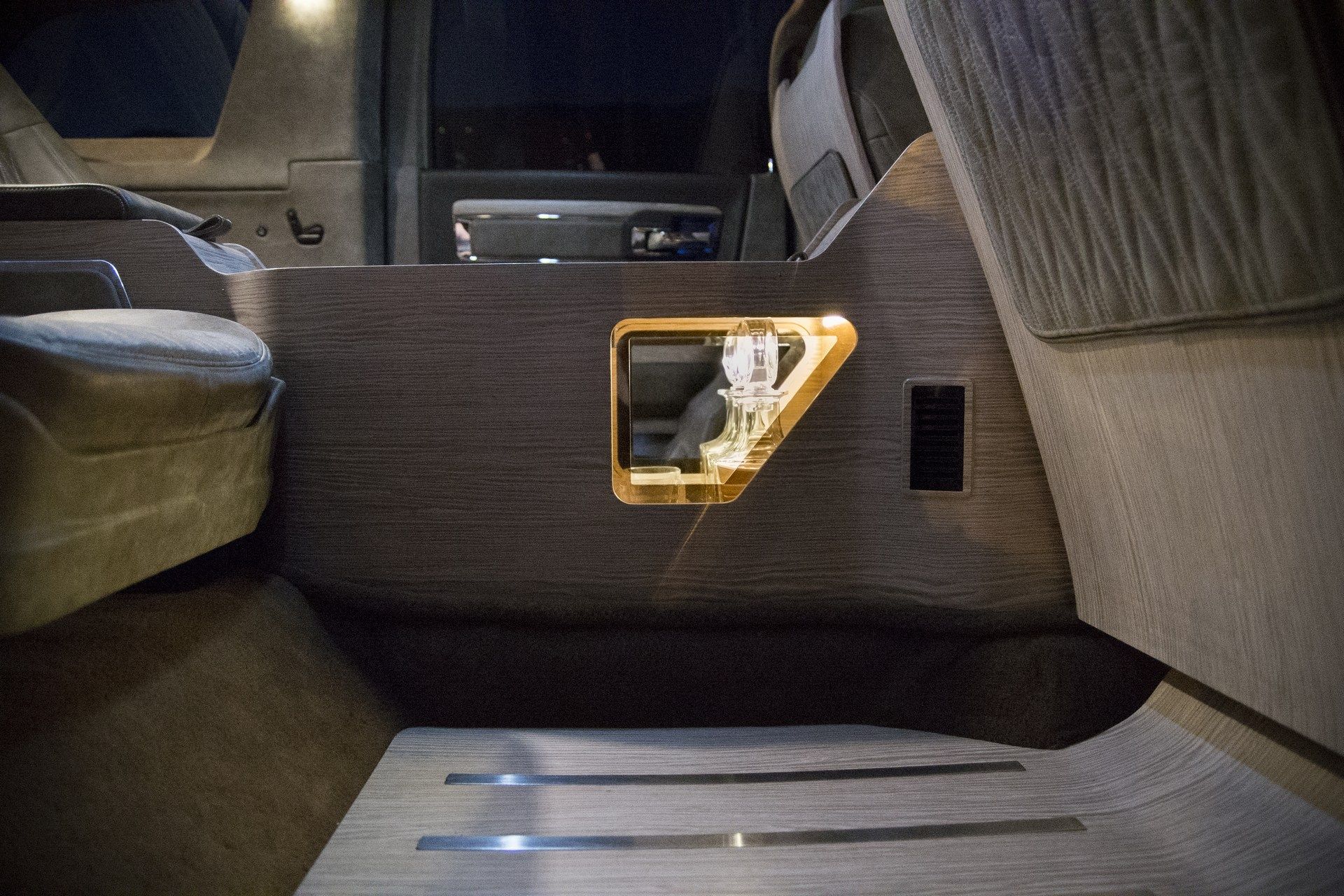 Aznom-Atulux-17 Aznom Atulux Is A $263k Coachbuilt RAM That Doesn’t Know If It’s A Truck, SUV Or Sedan