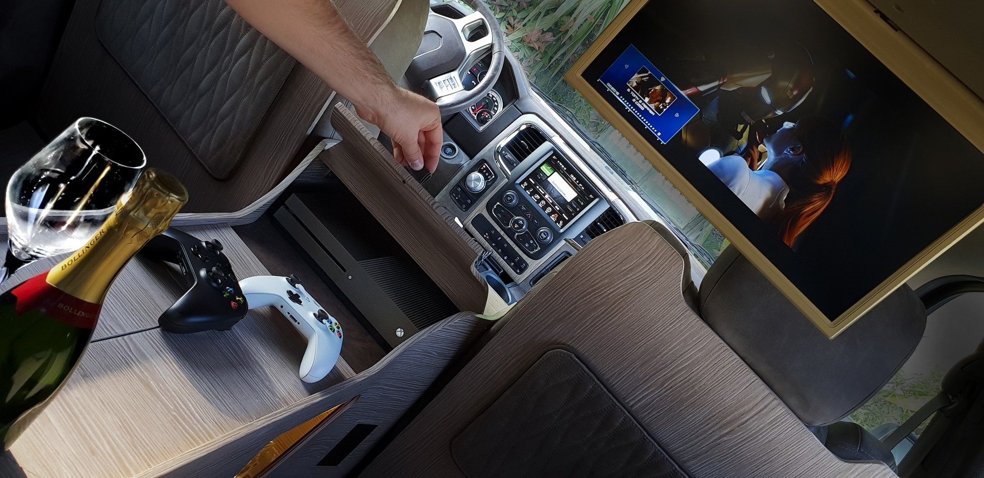 Aznom-Atulux-2 Aznom Atulux Is A $263k Coachbuilt RAM That Doesn’t Know If It’s A Truck, SUV Or Sedan