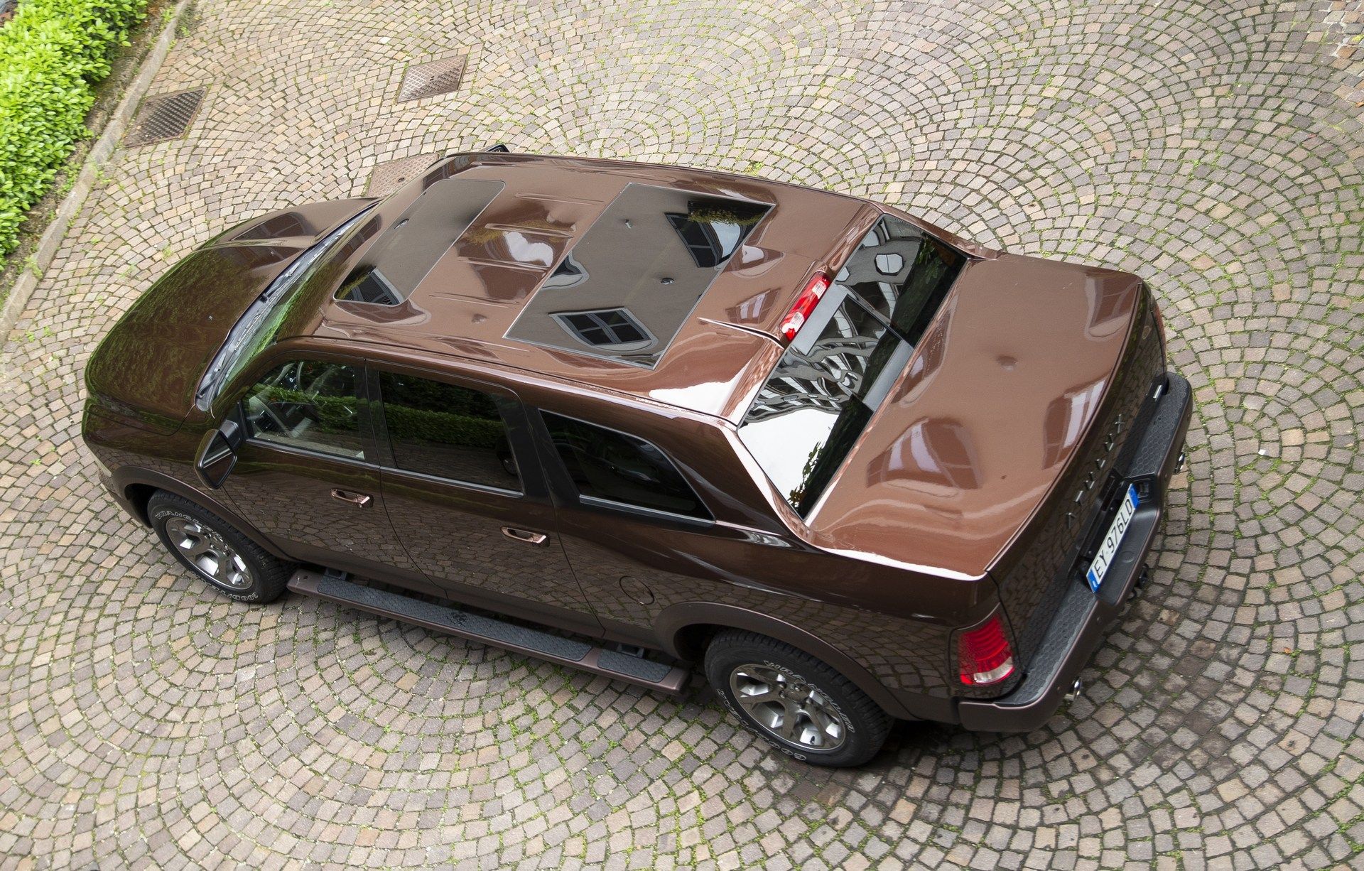 Aznom-Atulux-22 Aznom Atulux Is A $263k Coachbuilt RAM That Doesn’t Know If It’s A Truck, SUV Or Sedan