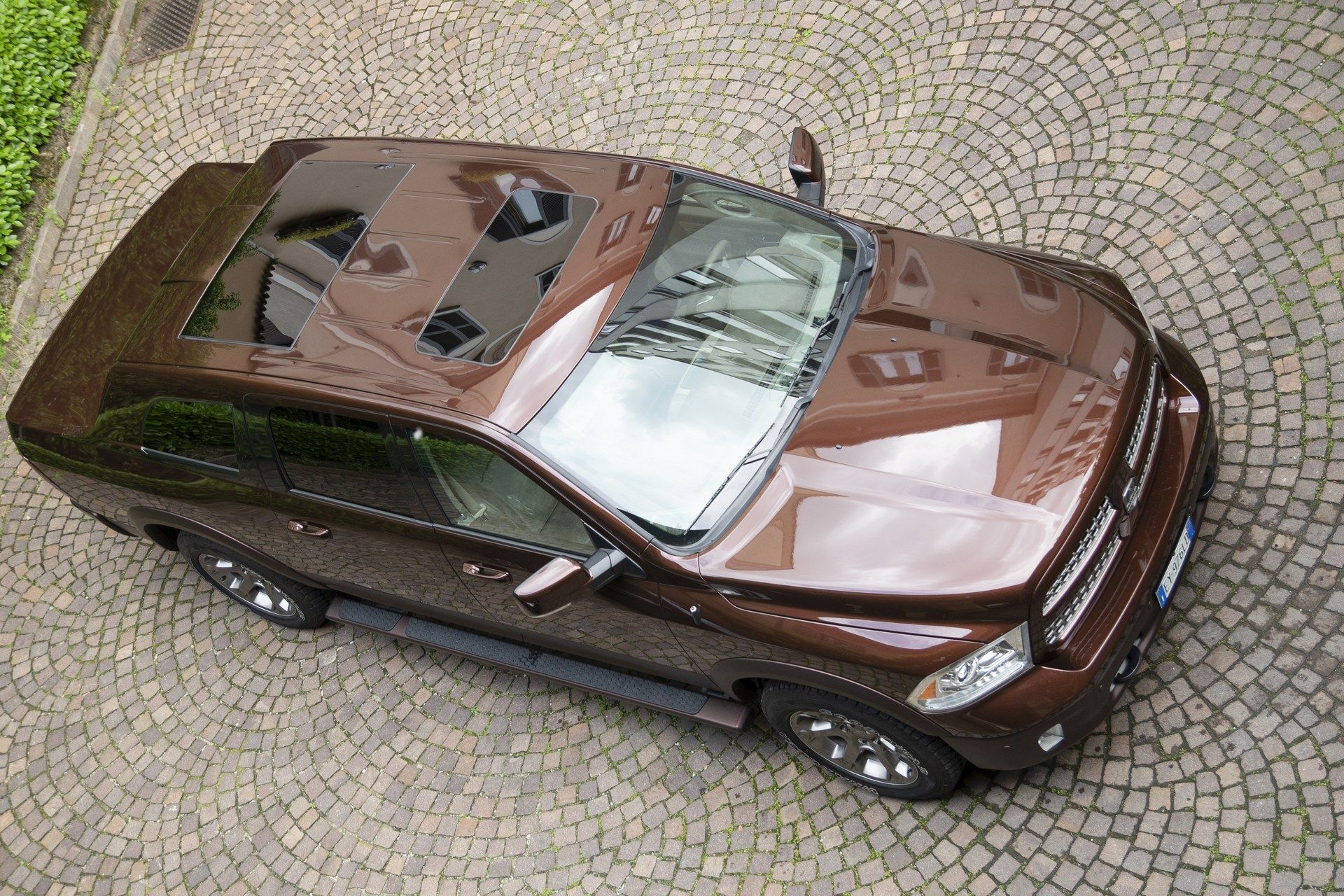 Aznom-Atulux-24 Aznom Atulux Is A $263k Coachbuilt RAM That Doesn’t Know If It’s A Truck, SUV Or Sedan