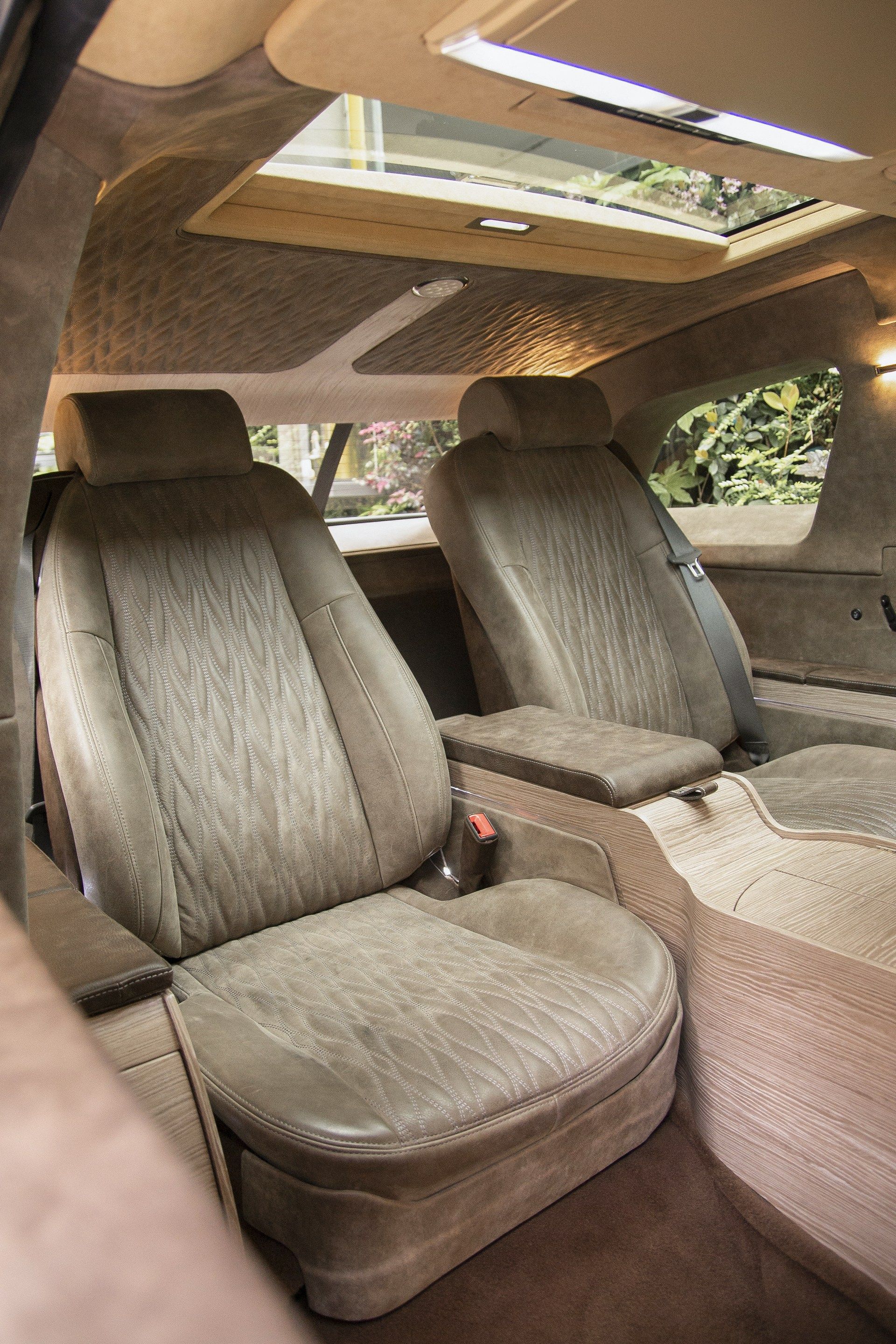 Aznom-Atulux-32 Aznom Atulux Is A $263k Coachbuilt RAM That Doesn’t Know If It’s A Truck, SUV Or Sedan