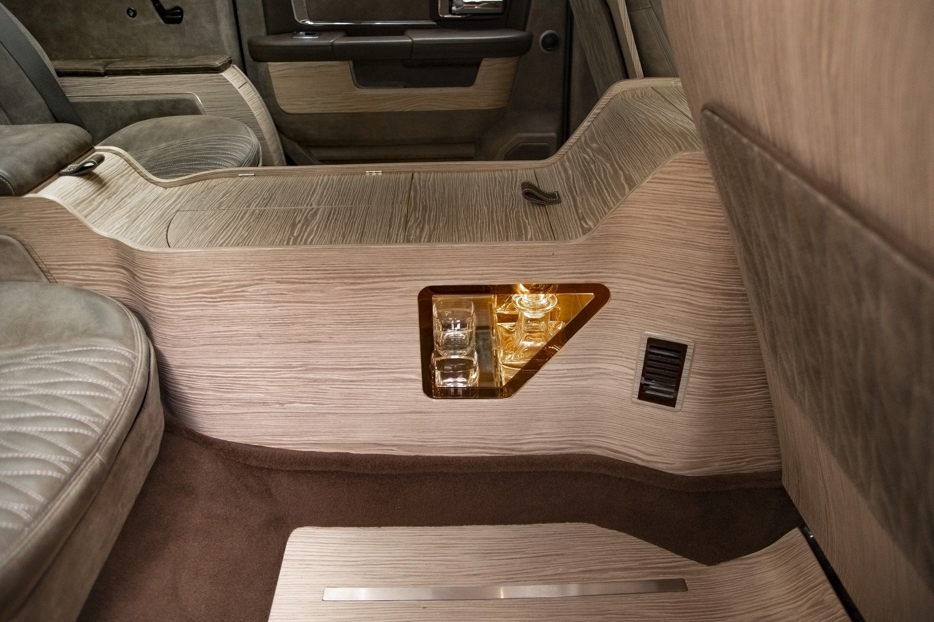 Aznom-Atulux-33 Aznom Atulux Is A $263k Coachbuilt RAM That Doesn’t Know If It’s A Truck, SUV Or Sedan