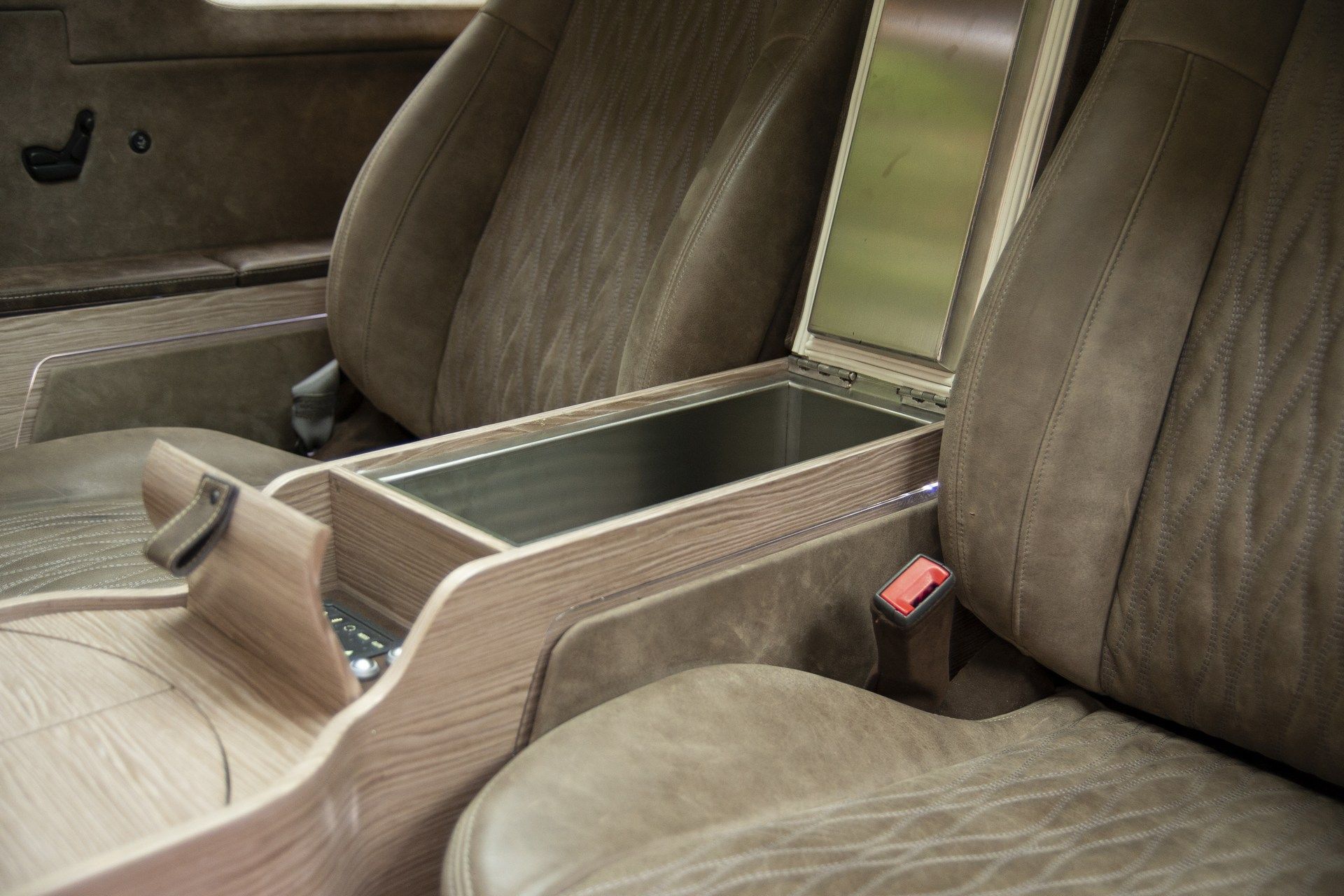 Aznom-Atulux-37 Aznom Atulux Is A $263k Coachbuilt RAM That Doesn’t Know If It’s A Truck, SUV Or Sedan