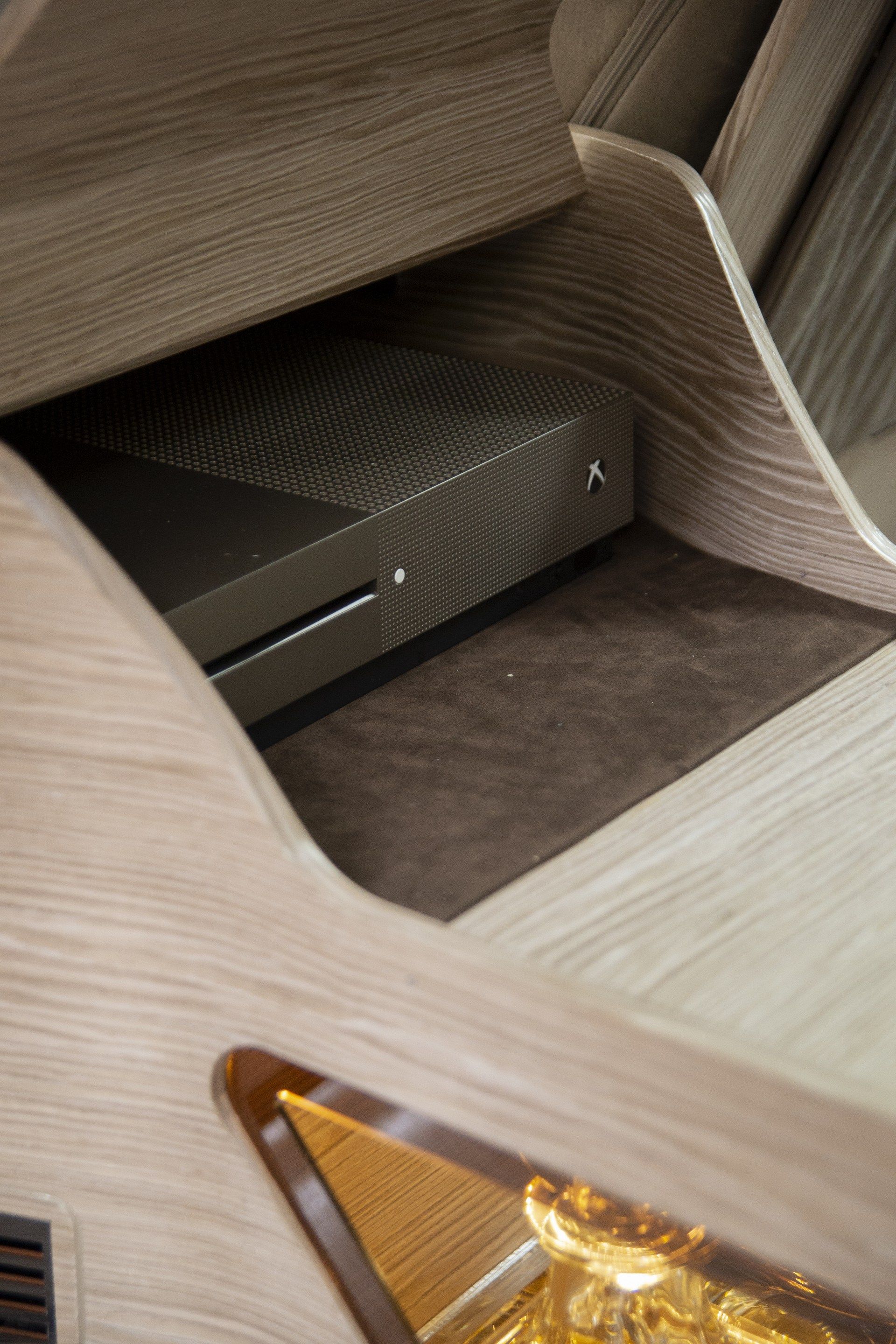 Aznom-Atulux-38 Aznom Atulux Is A $263k Coachbuilt RAM That Doesn’t Know If It’s A Truck, SUV Or Sedan