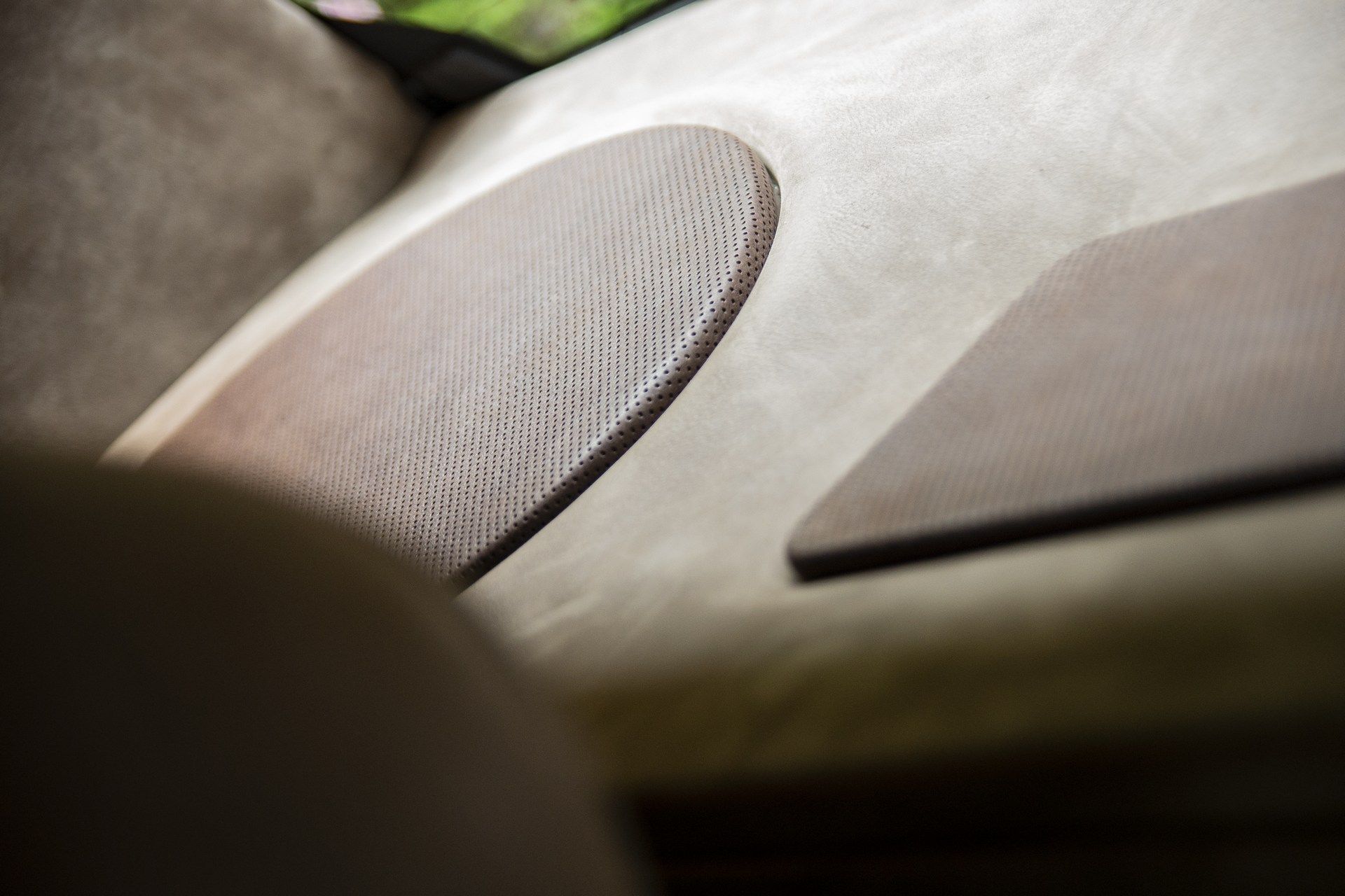 Aznom-Atulux-42 Aznom Atulux Is A $263k Coachbuilt RAM That Doesn’t Know If It’s A Truck, SUV Or Sedan