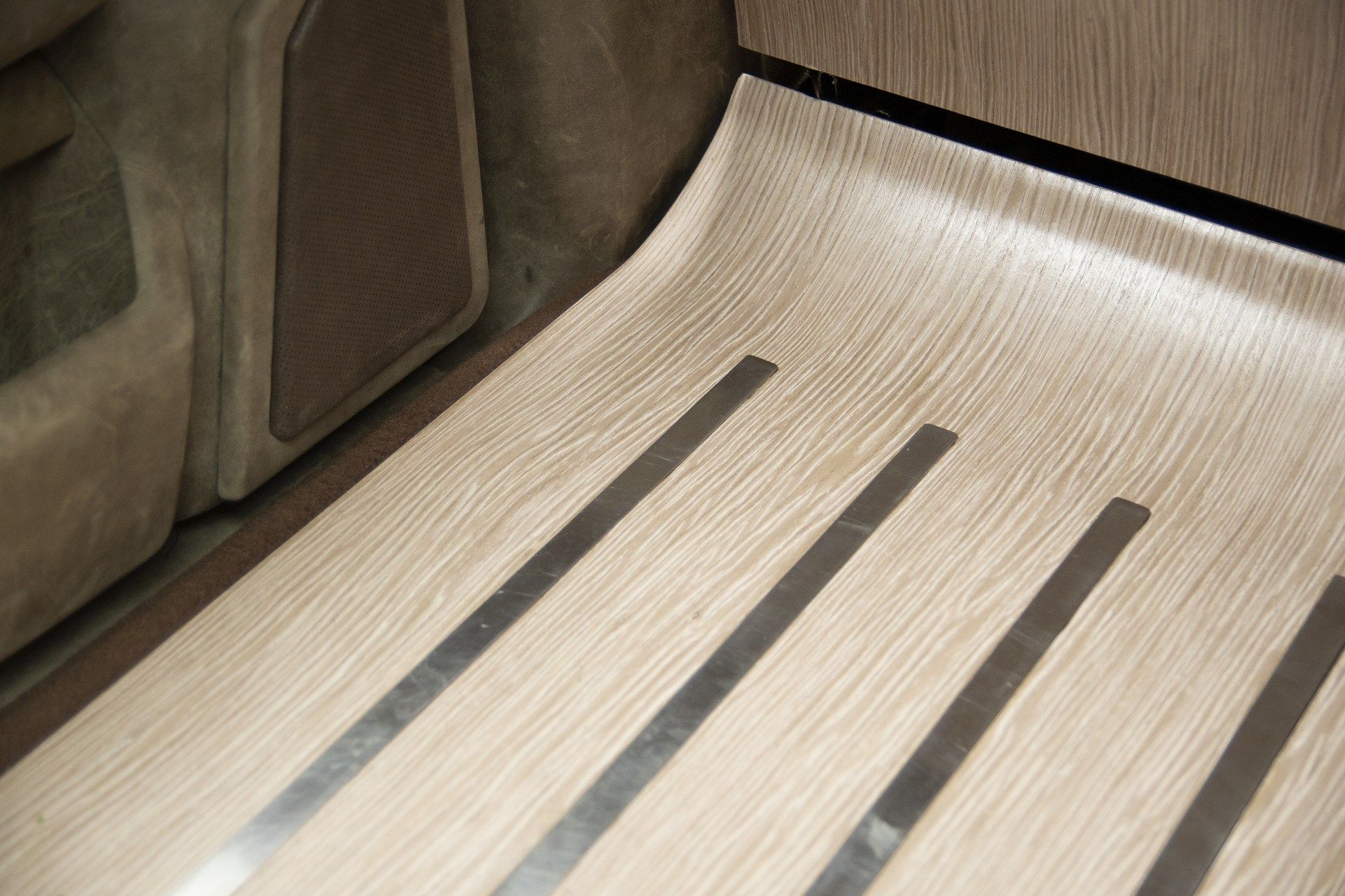 Aznom-Atulux-44 Aznom Atulux Is A $263k Coachbuilt RAM That Doesn’t Know If It’s A Truck, SUV Or Sedan