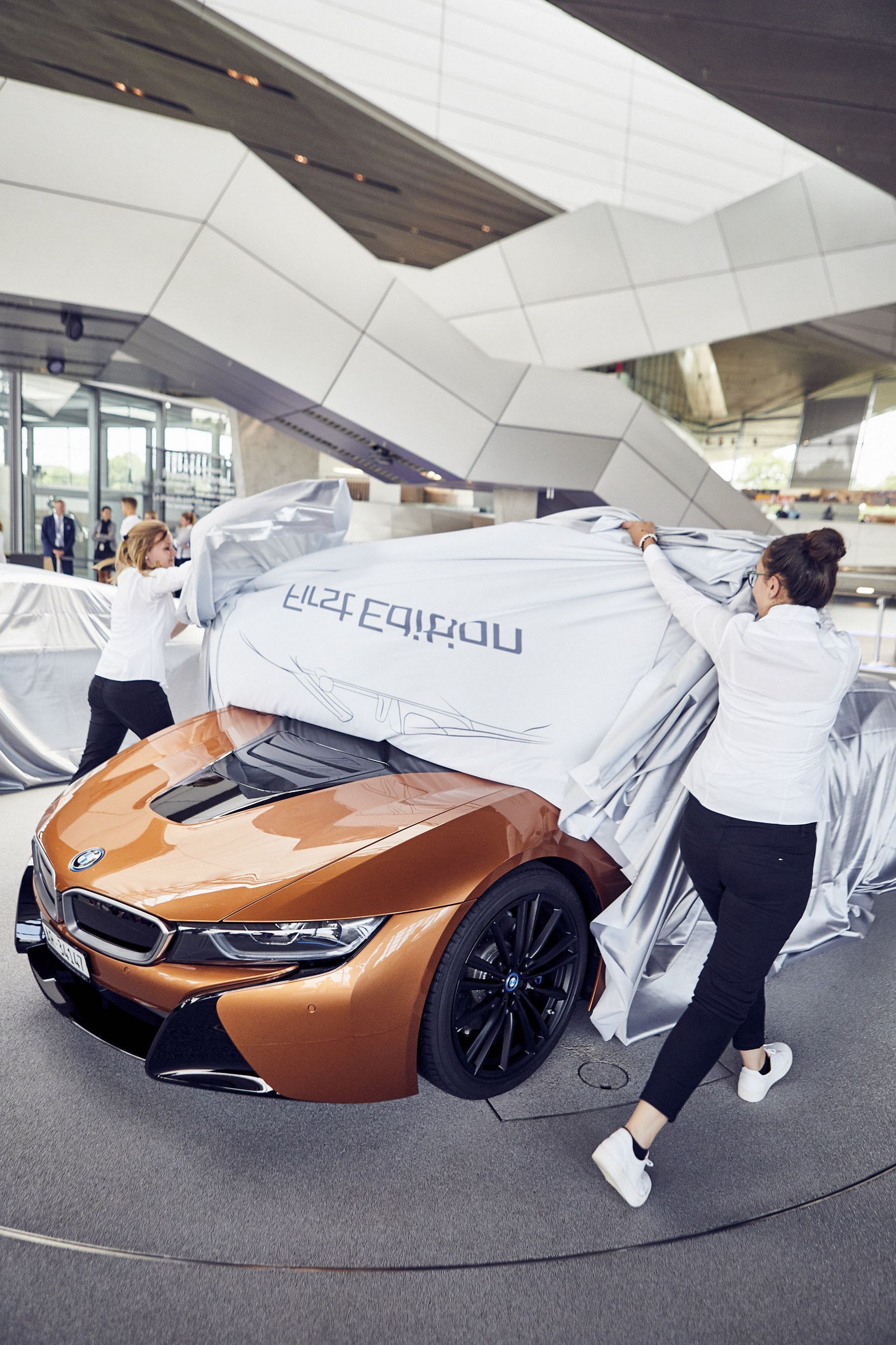 BMW-i8-Roadster-Delivery-13 BMW Hands Over The Very First i8 Roadsters