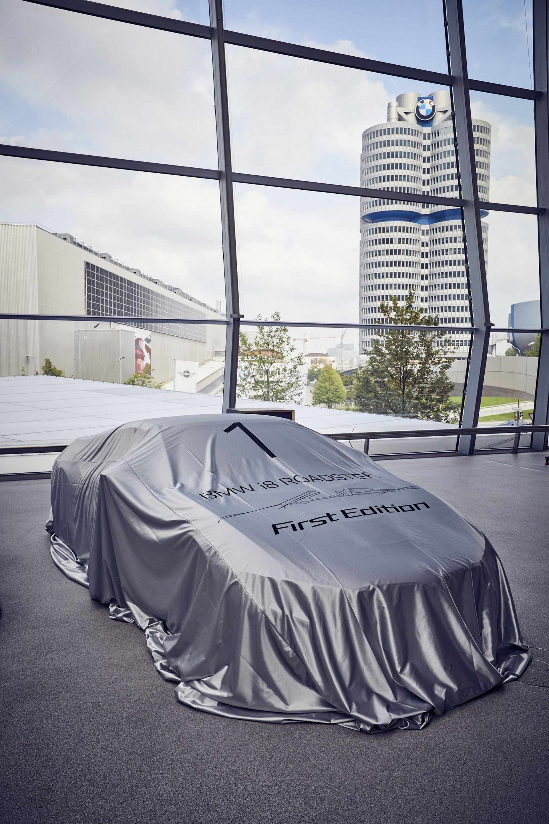 BMW-i8-Roadster-Delivery-7 BMW Hands Over The Very First i8 Roadsters