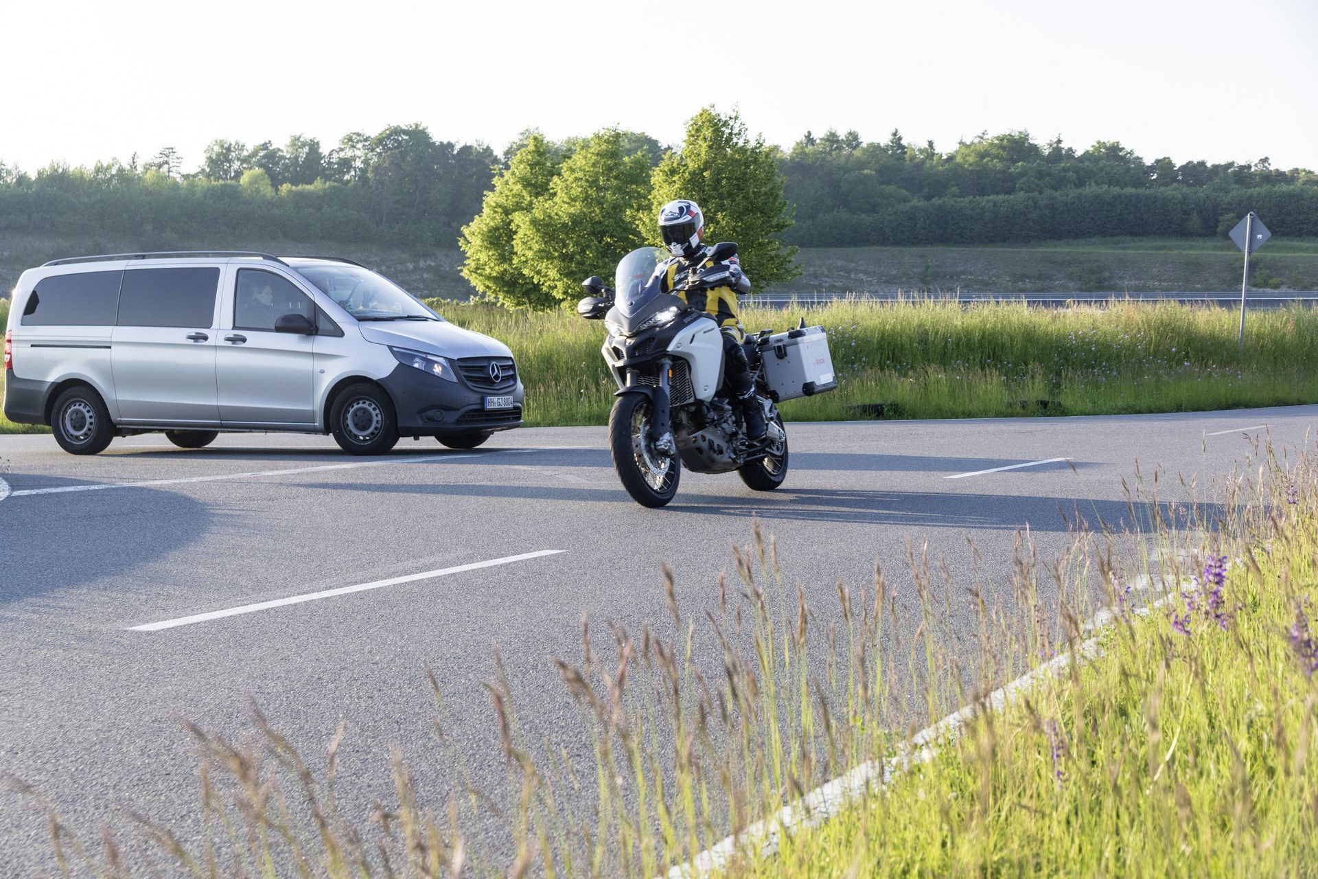 Bosch-Motorcycle-Tech-4 Bosch Wants To Prevent Motorcycle Crashes With Jets Of Air