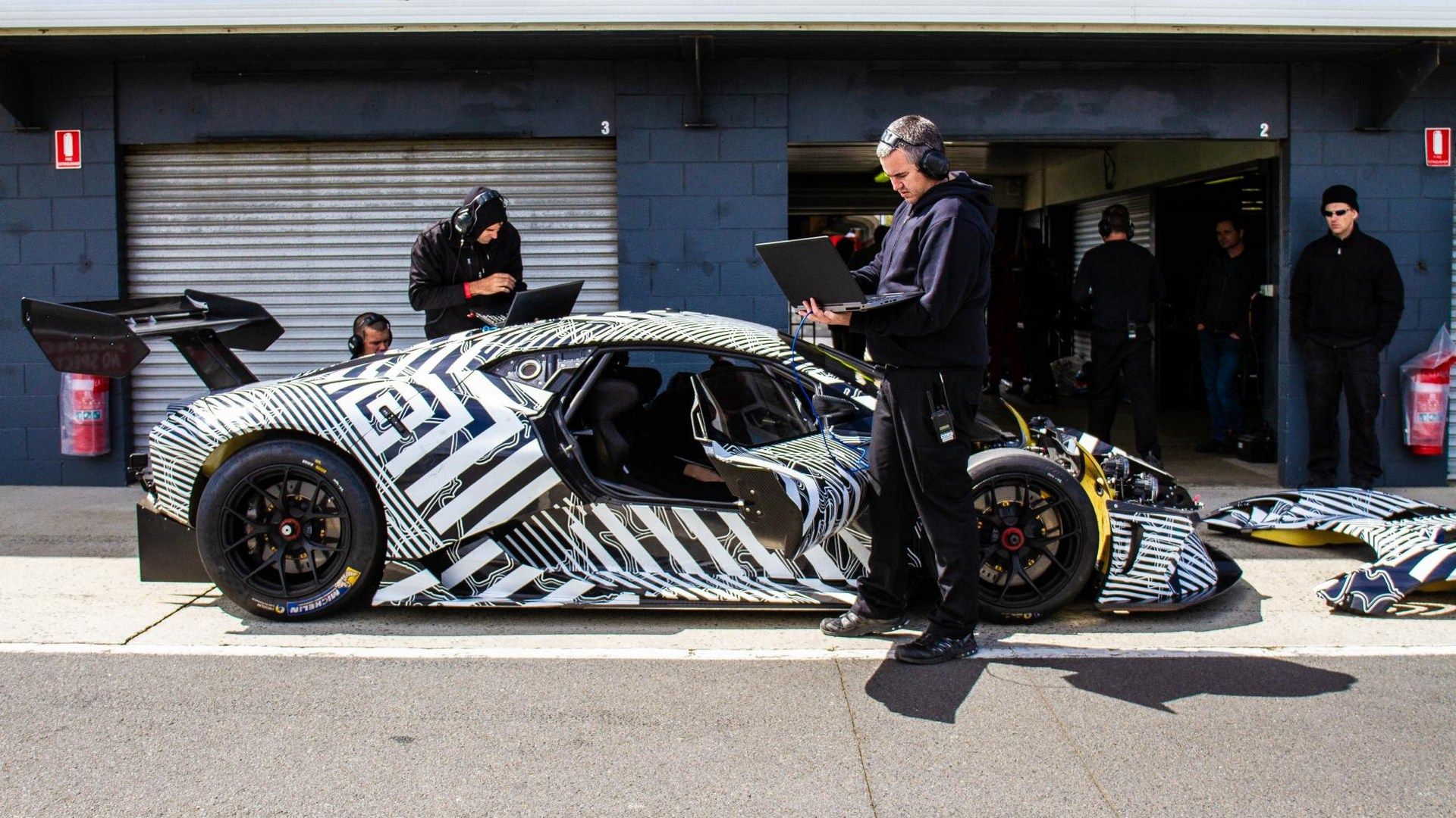 Brabham-BT62-23 Brabham BT62 Revealed As A Track-Only Supercar With 700 HP