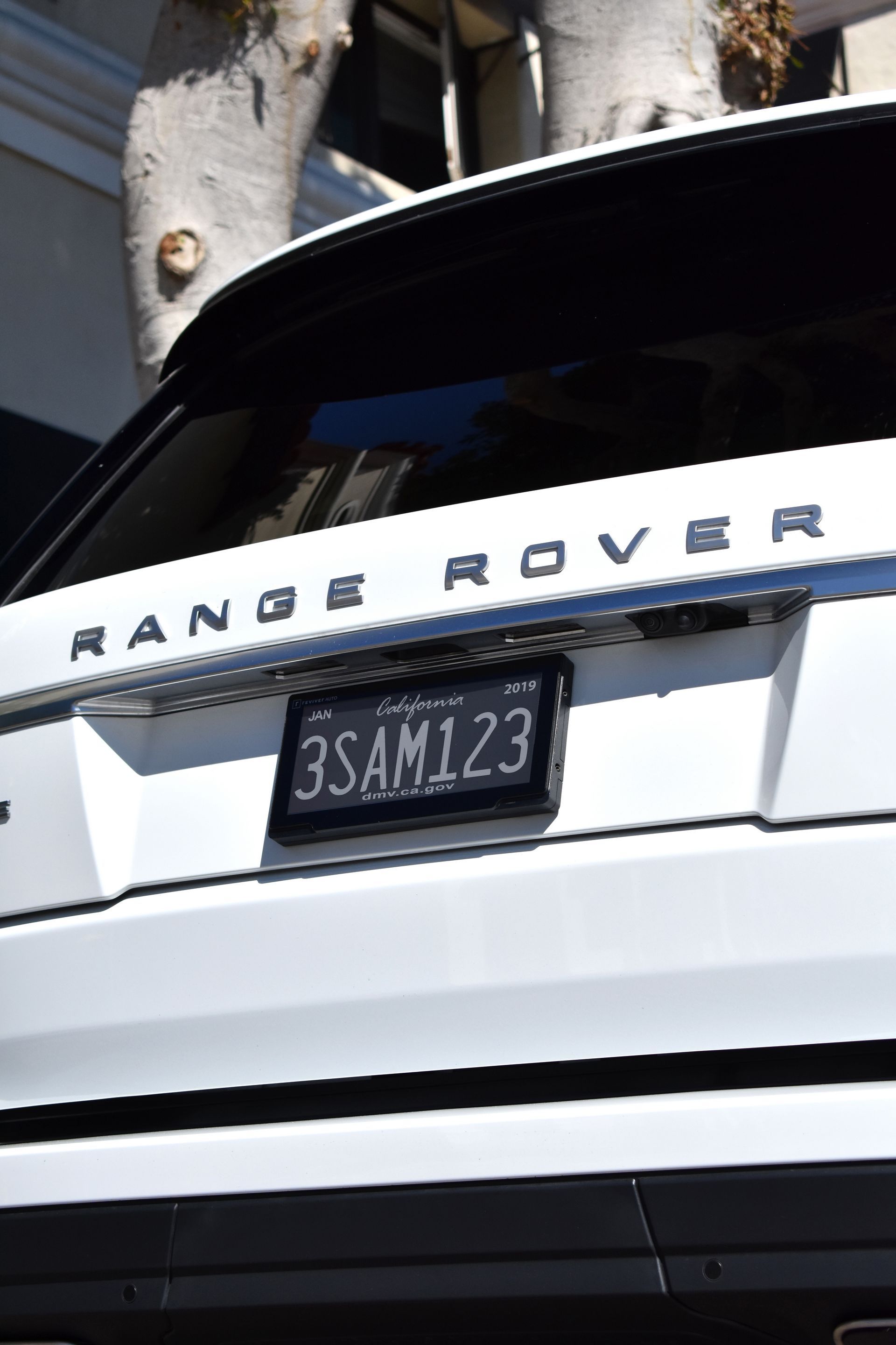 California-Digital-License-Plate-2 California Starts Pilot With Digital License Plates, What It’ll Cost You