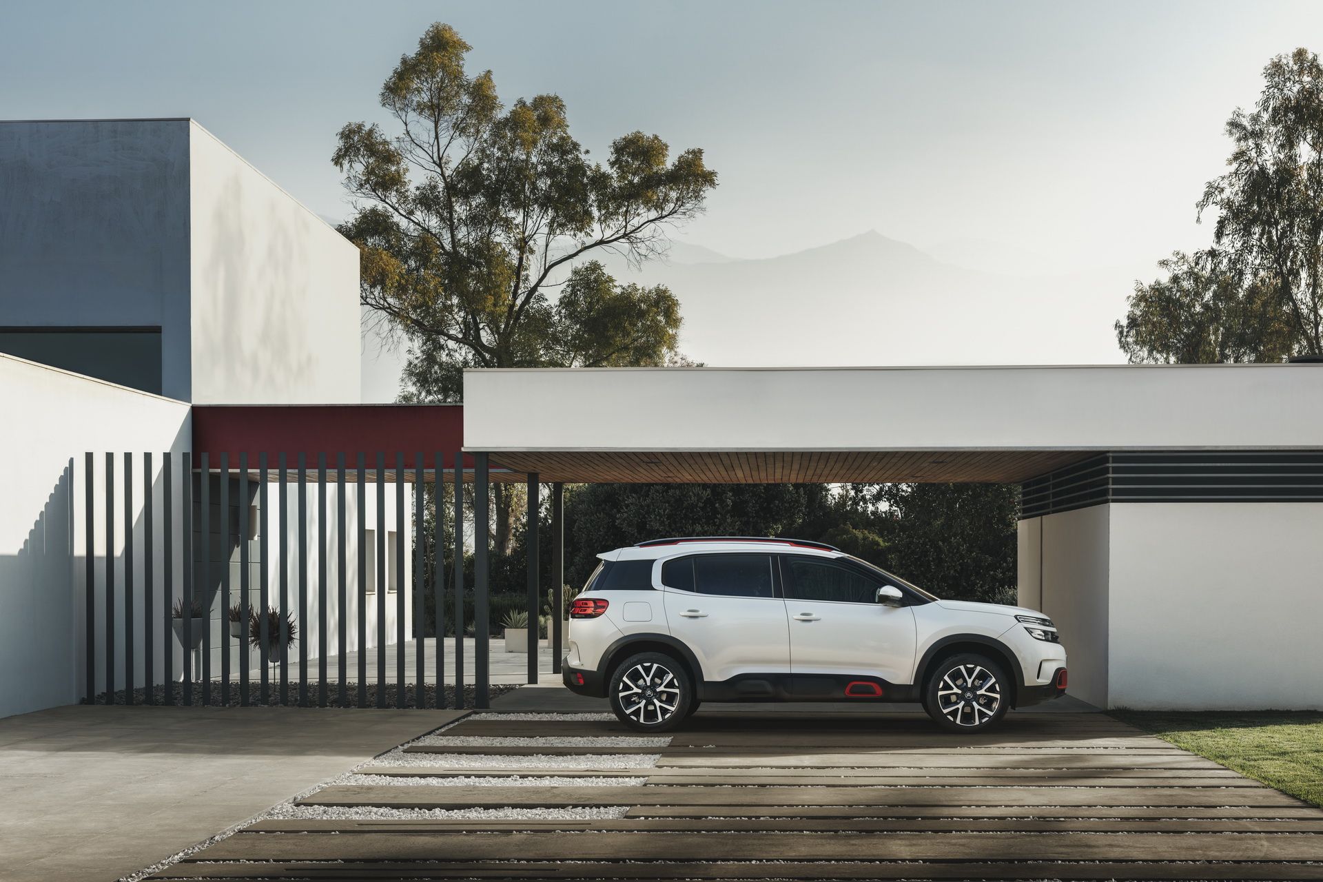 Citroen-C5-Aircross-19 New Citroen C5 Aircross Arrives In Europe As The Comfiest Compact SUV