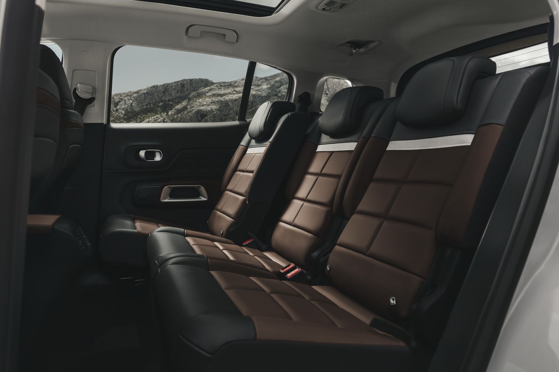 Citroen-C5-Aircross-39 New Citroen C5 Aircross Arrives In Europe As The Comfiest Compact SUV