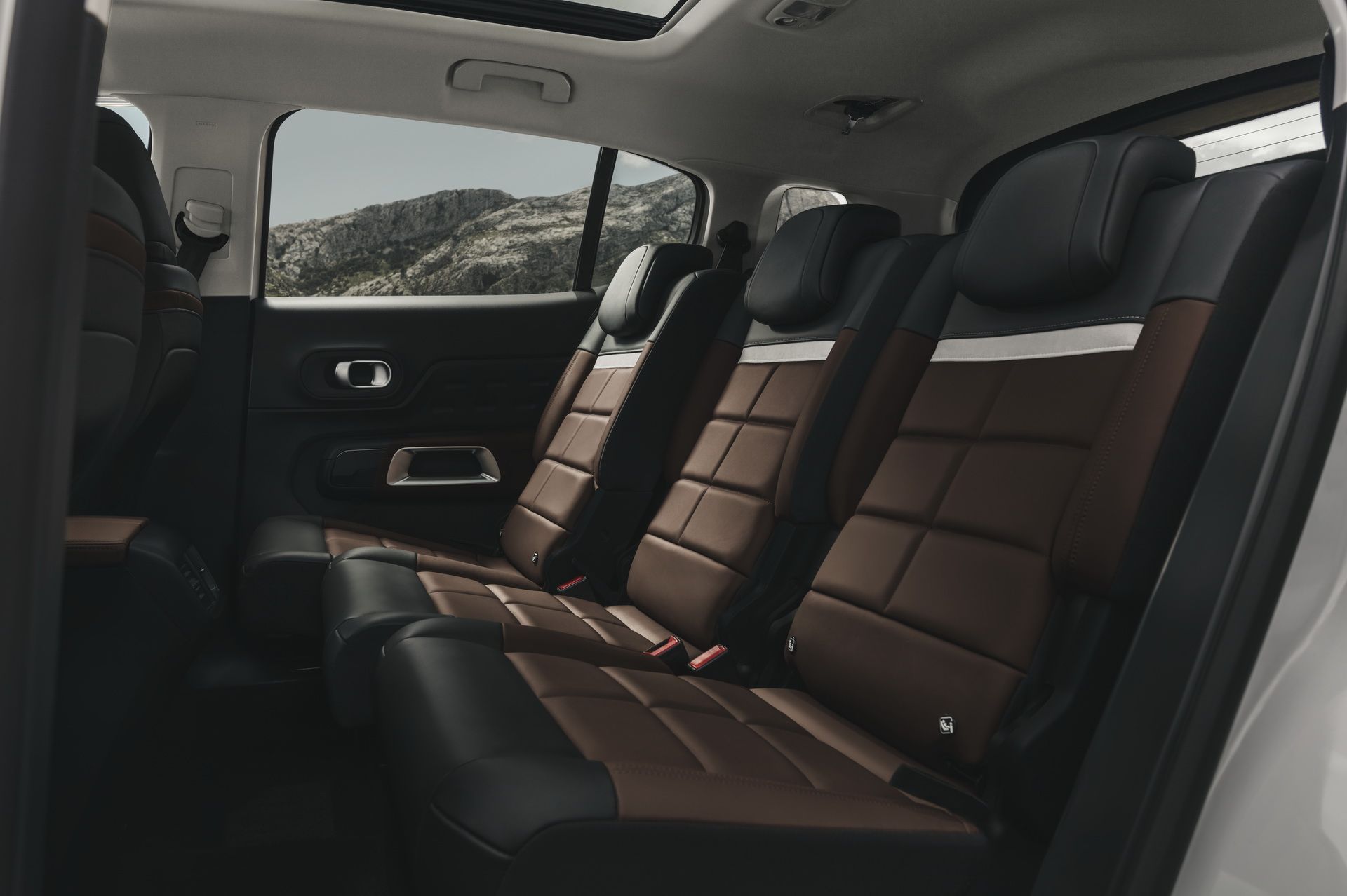 Citroen-C5-Aircross-40 New Citroen C5 Aircross Arrives In Europe As The Comfiest Compact SUV