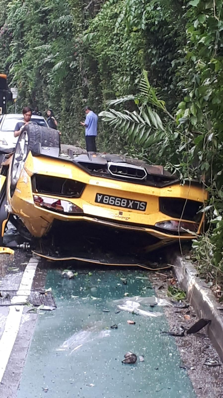 Lamborghini-Aventador-Singapore-Crash-1 Lamborghini Aventador Wrecked In Singapore Rollover Crash
